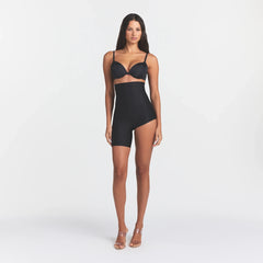 SKIMS BODY LEFT LEG SOLUTION SHORT | ONYX