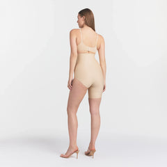 SKIMS BODY LEFT LEG SOLUTION SHORT | SAND