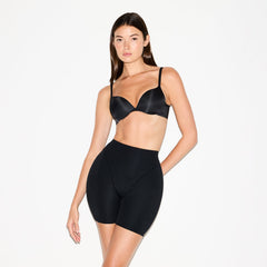 SKIMS BODY BUTT AND HIP ENHANCING MID THIGH SHORT | ONYX