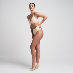 SMOOTHING INTIMATES UNLINED MINIMIZER BRA | SAND