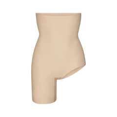 SKIMS BODY LEFT LEG SOLUTION SHORT | SAND