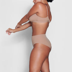 FITS EVERYBODY FULL BRIEF | SIENNA