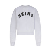 COTTON FLEECE LOGO CLASSIC CREWNECK | ONYX ARCHED LOGO PATCH