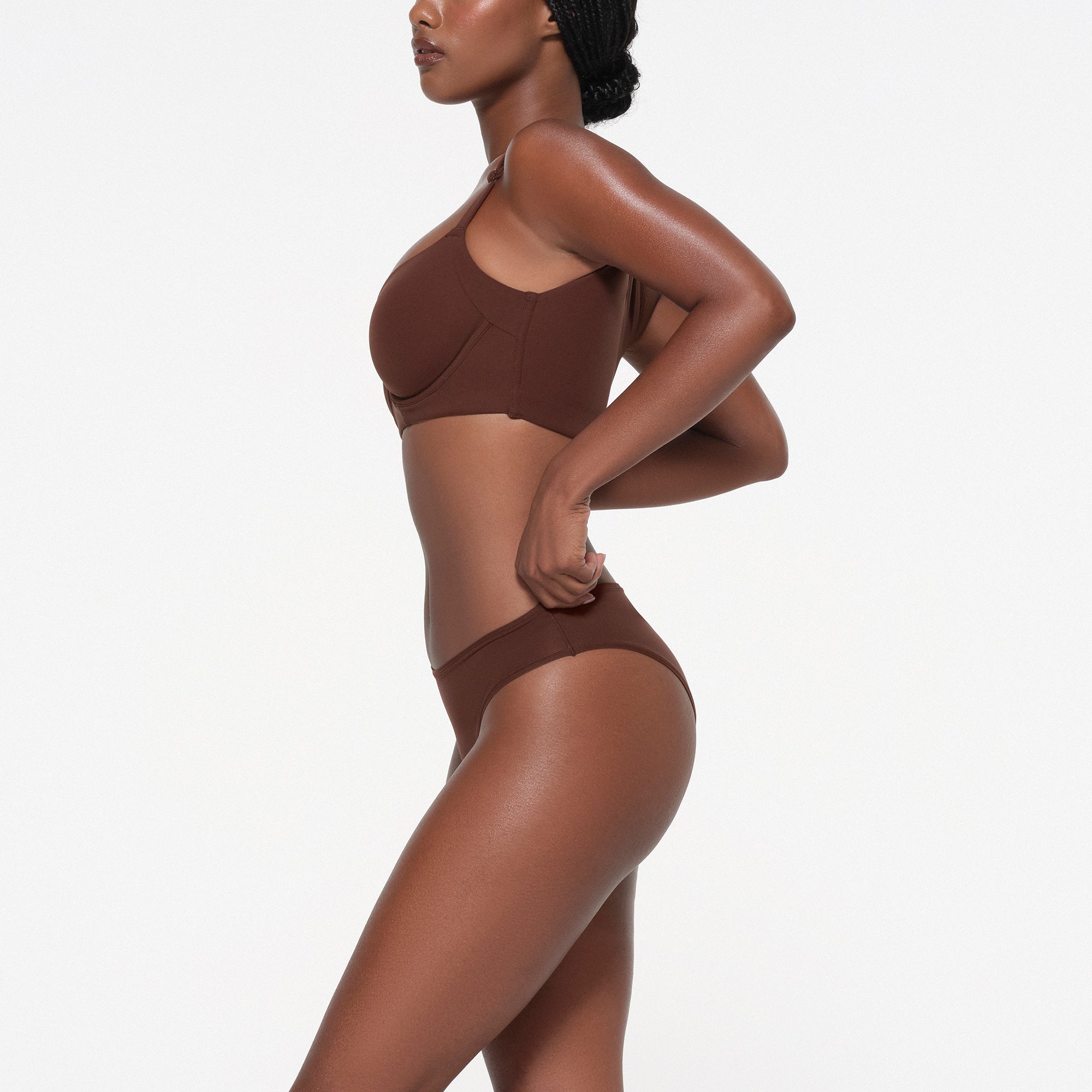 FITS EVERYBODY BACK SMOOTHING FULL COVERAGE BRA | COCOA