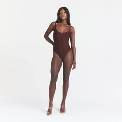 SKIMS BODY SCOOP LOW BACK THONG BODYSUIT | COCOA