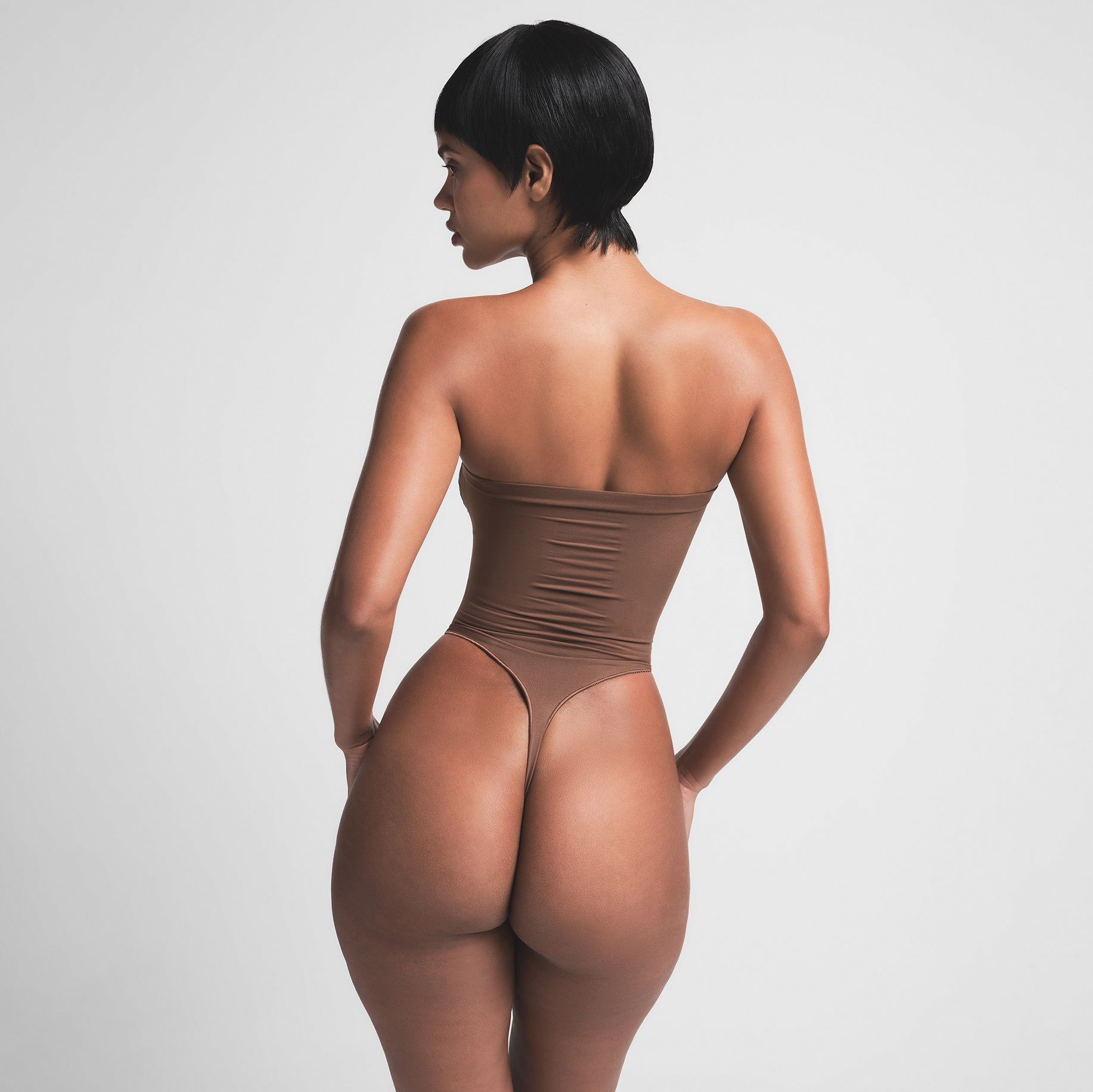 SEAMLESS SCULPT STRAPLESS THONG BODYSUIT | JASPER