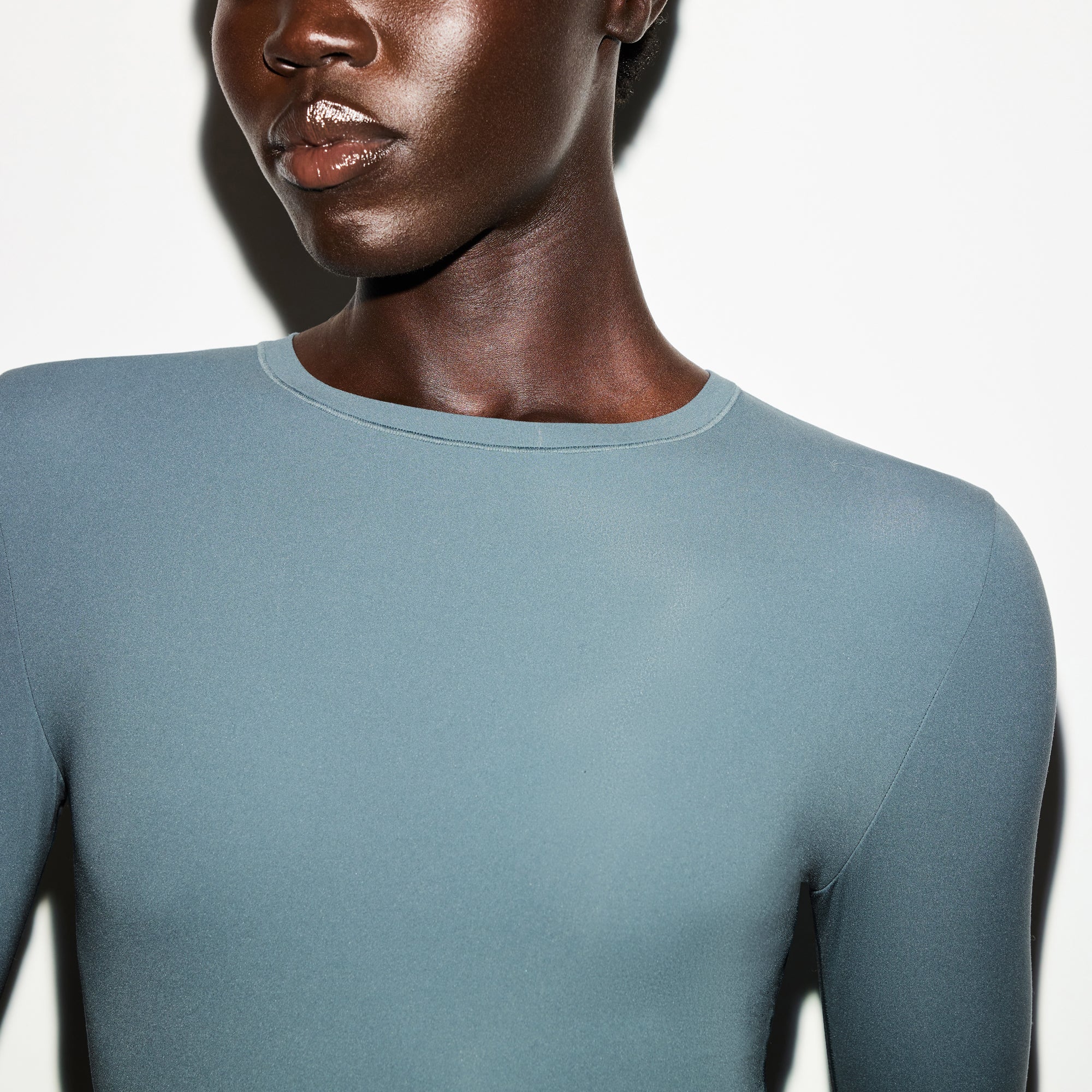 FITS EVERYBODY LONG SLEEVE CREW NECK BODYSUIT | ZIRCON