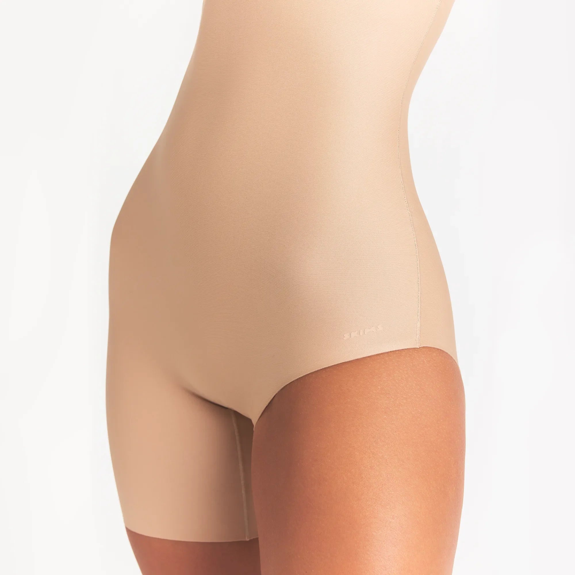 SKIMS BODY LEFT LEG SOLUTION SHORT | CLAY