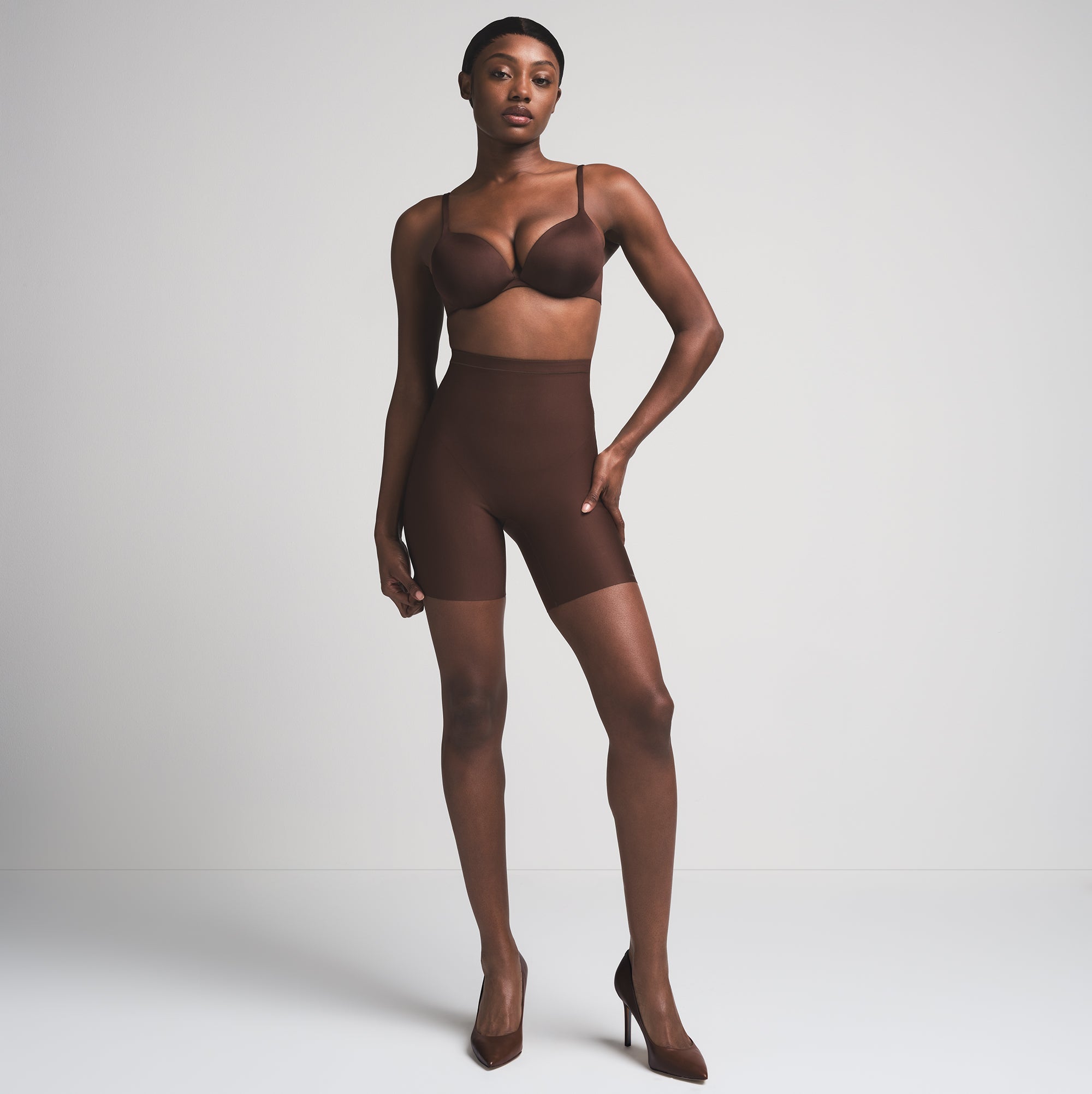 SKIMS BODY CORE SCULPT MID RISE SHORT | COCOA