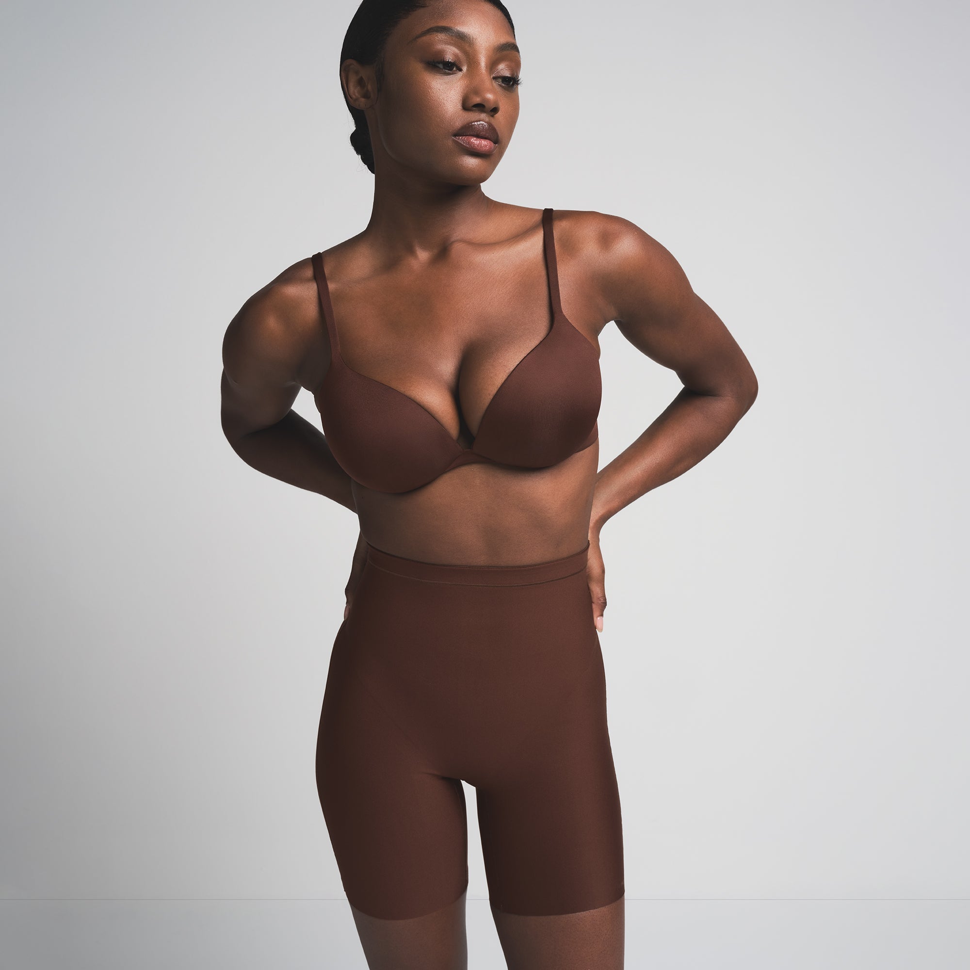 SKIMS BODY CORE SCULPT MID RISE SHORT | COCOA
