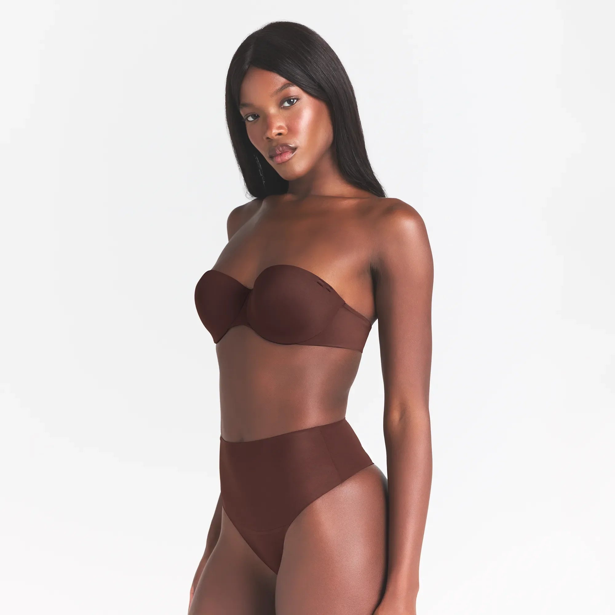 SMOOTHING INTIMATES STRAPLESS BRA | COCOA