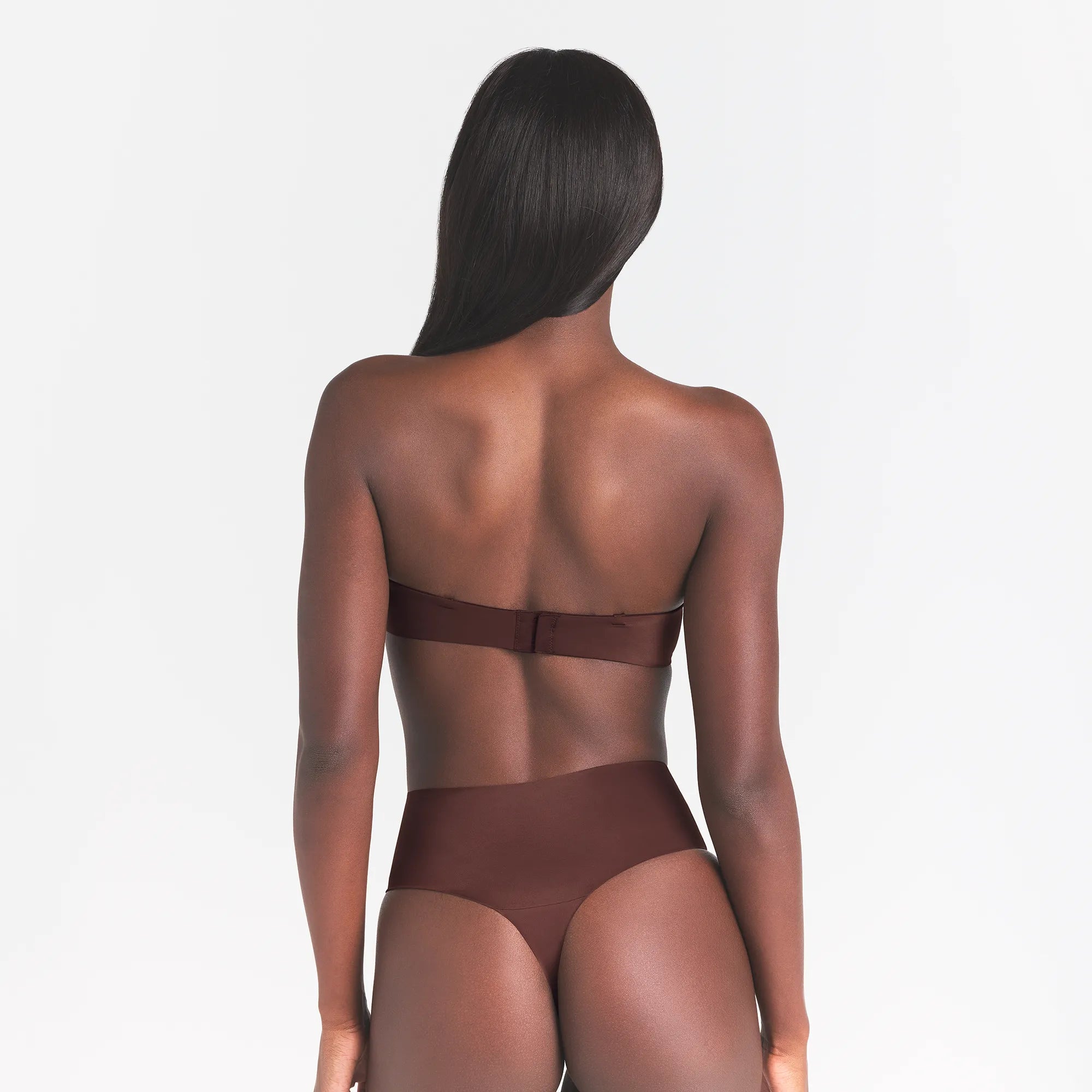 SMOOTHING INTIMATES STRAPLESS BRA | COCOA
