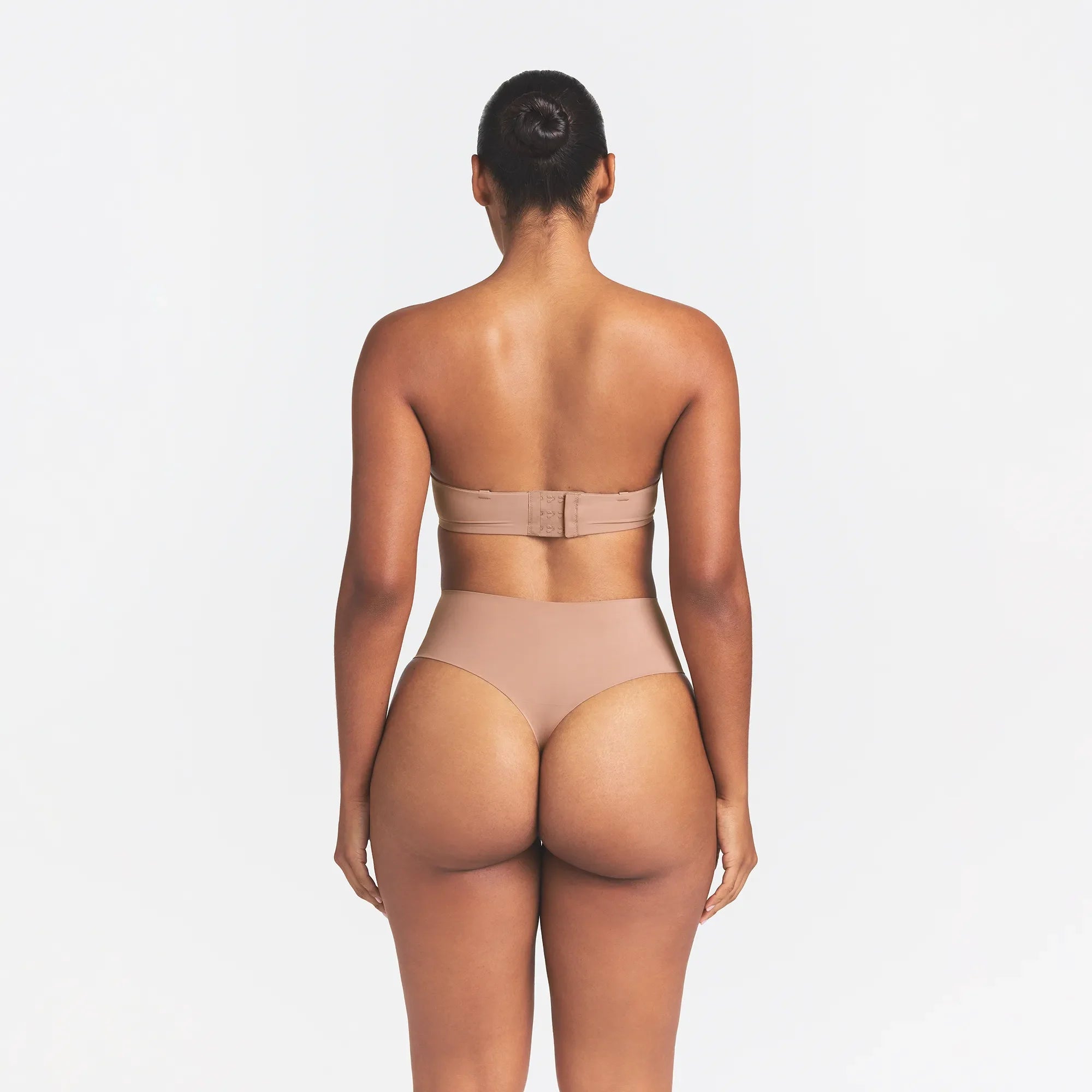 SMOOTHING INTIMATES STRAPLESS BRA | SIENNA