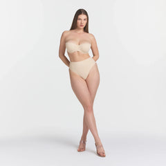 SMOOTHING INTIMATES STRAPLESS BRA | SAND