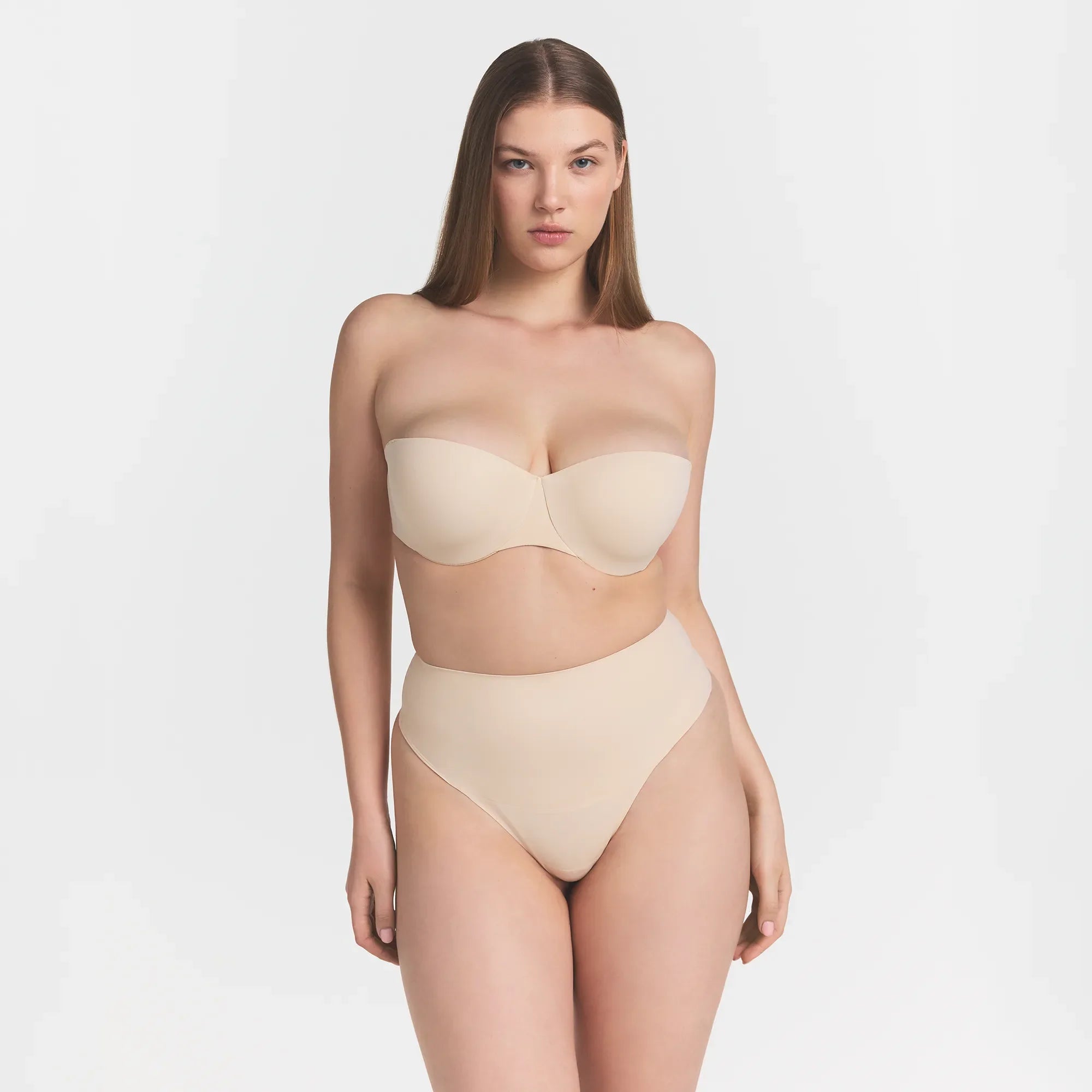 SMOOTHING INTIMATES STRAPLESS BRA | SAND