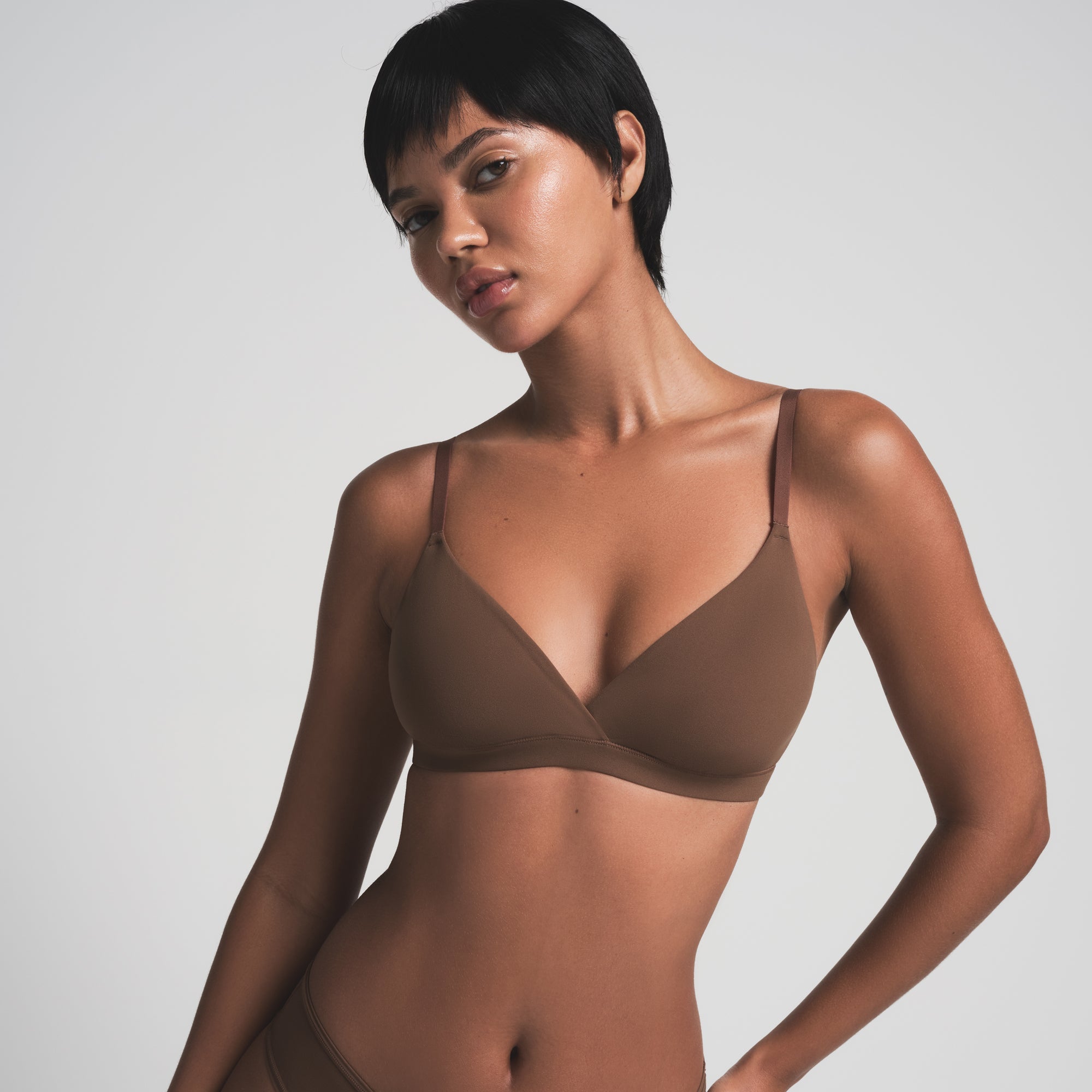 FITS EVERYBODY CROSSOVER BRALETTE | JASPER