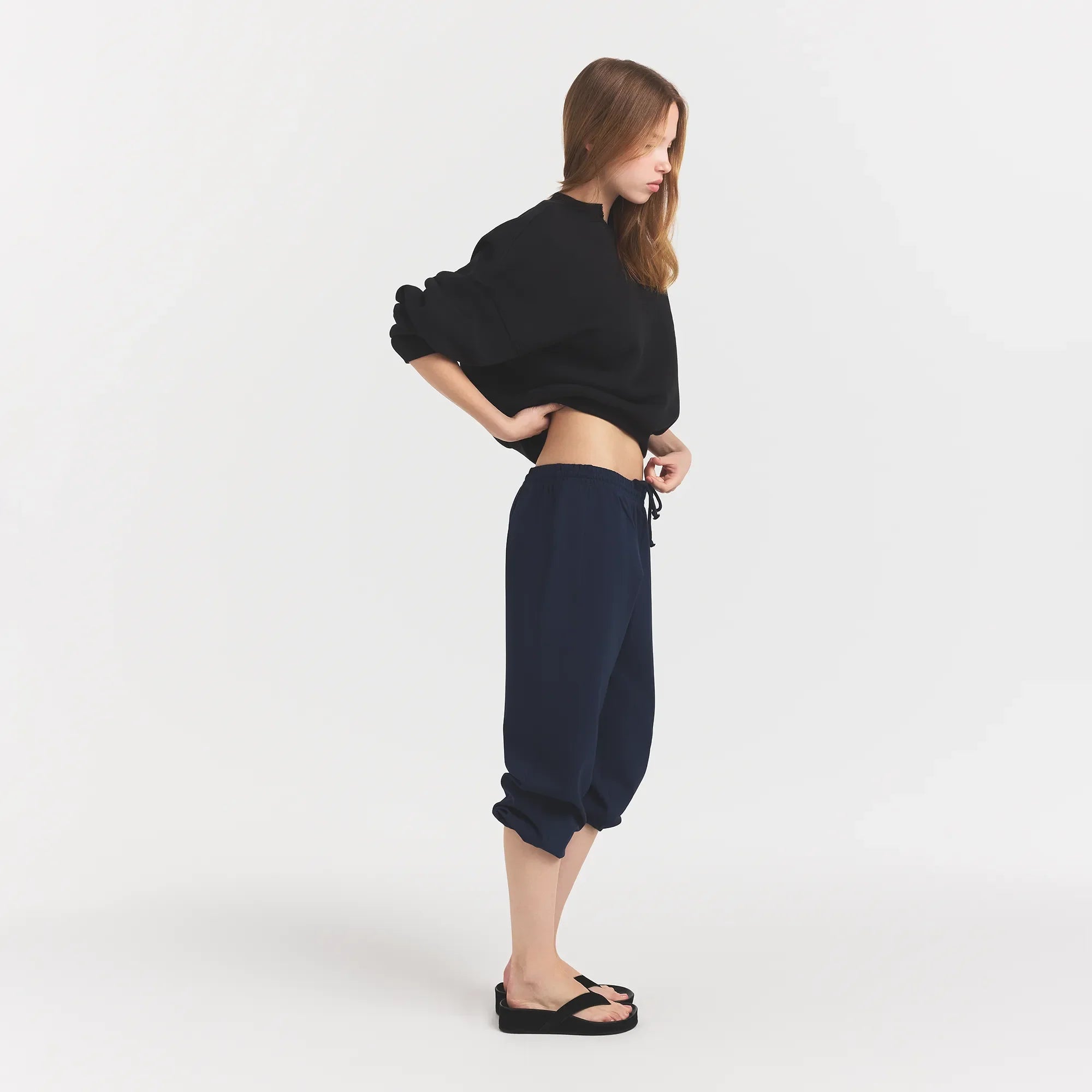 HEAVYWEIGHT CREPE CROPPED JOGGER | NAVY