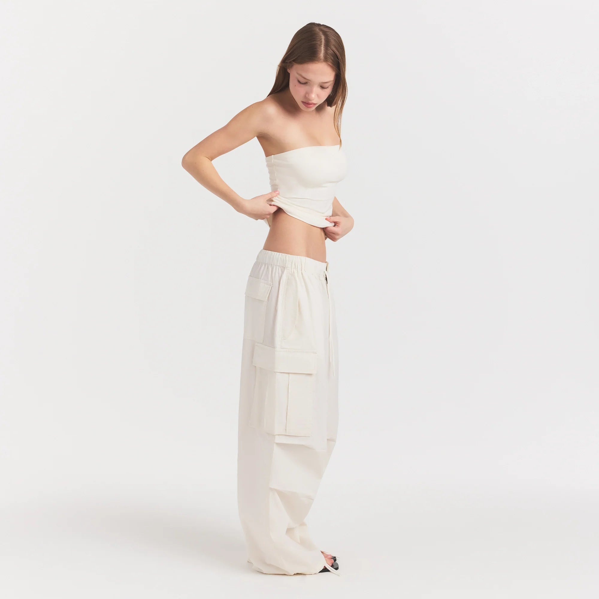 WOVEN COTTON OVERSIZED LOW RISE CARGO PANT | EGRET