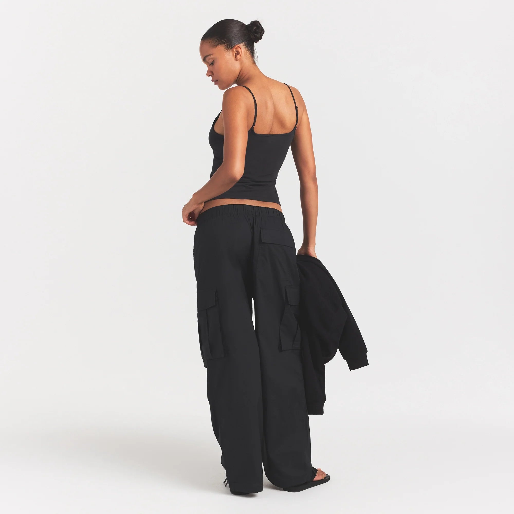WOVEN COTTON OVERSIZED LOW RISE CARGO PANT | ONYX