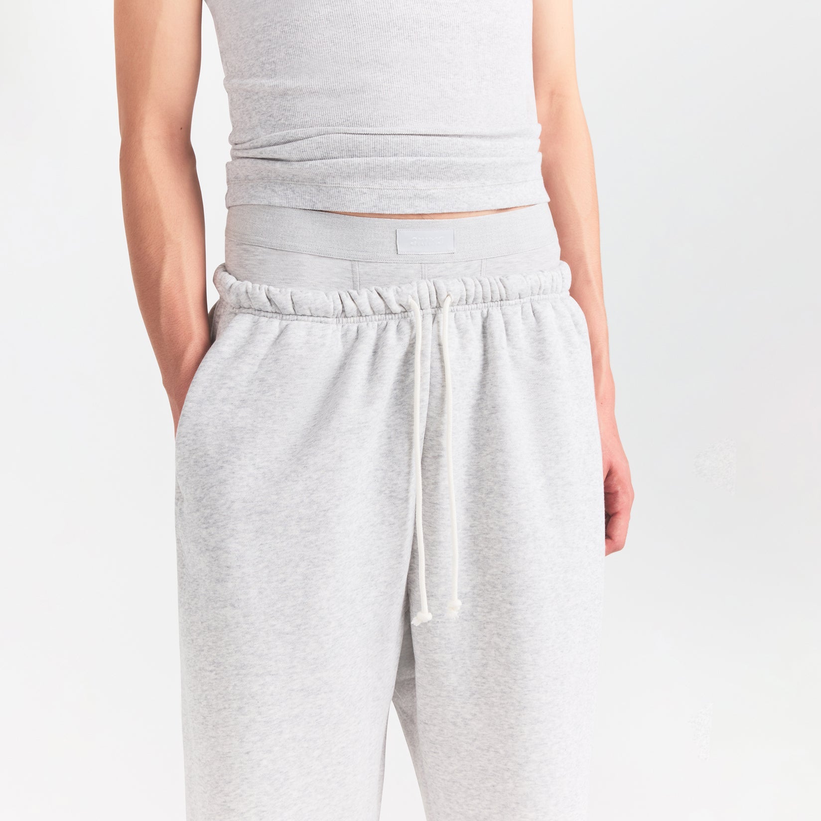 FLEECE LOUNGE MENS RELAXED LONG SHORT | LIGHT HEATHER GREY