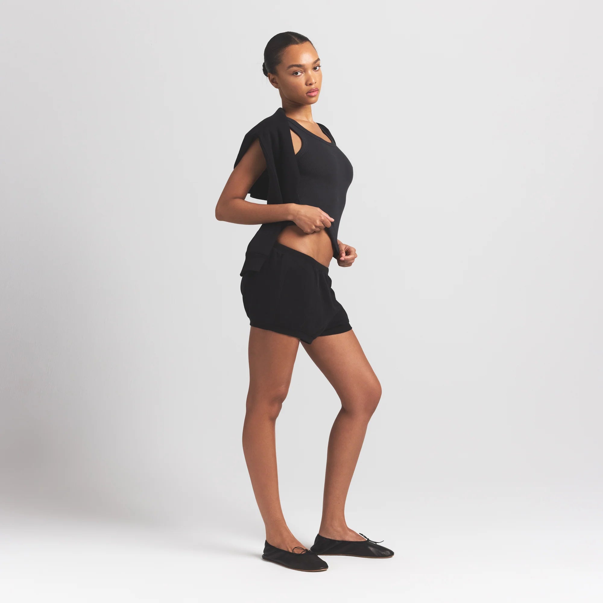 COTTON FLEECE BUBBLE HEM SHORT | ONYX