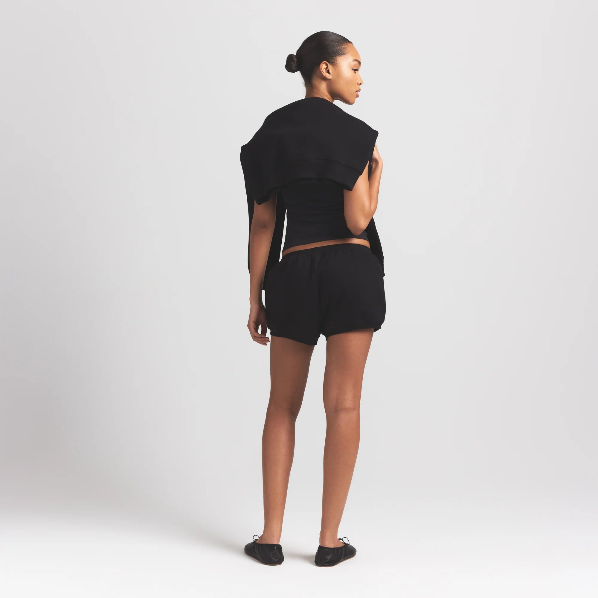 COTTON FLEECE BUBBLE HEM SHORT | ONYX