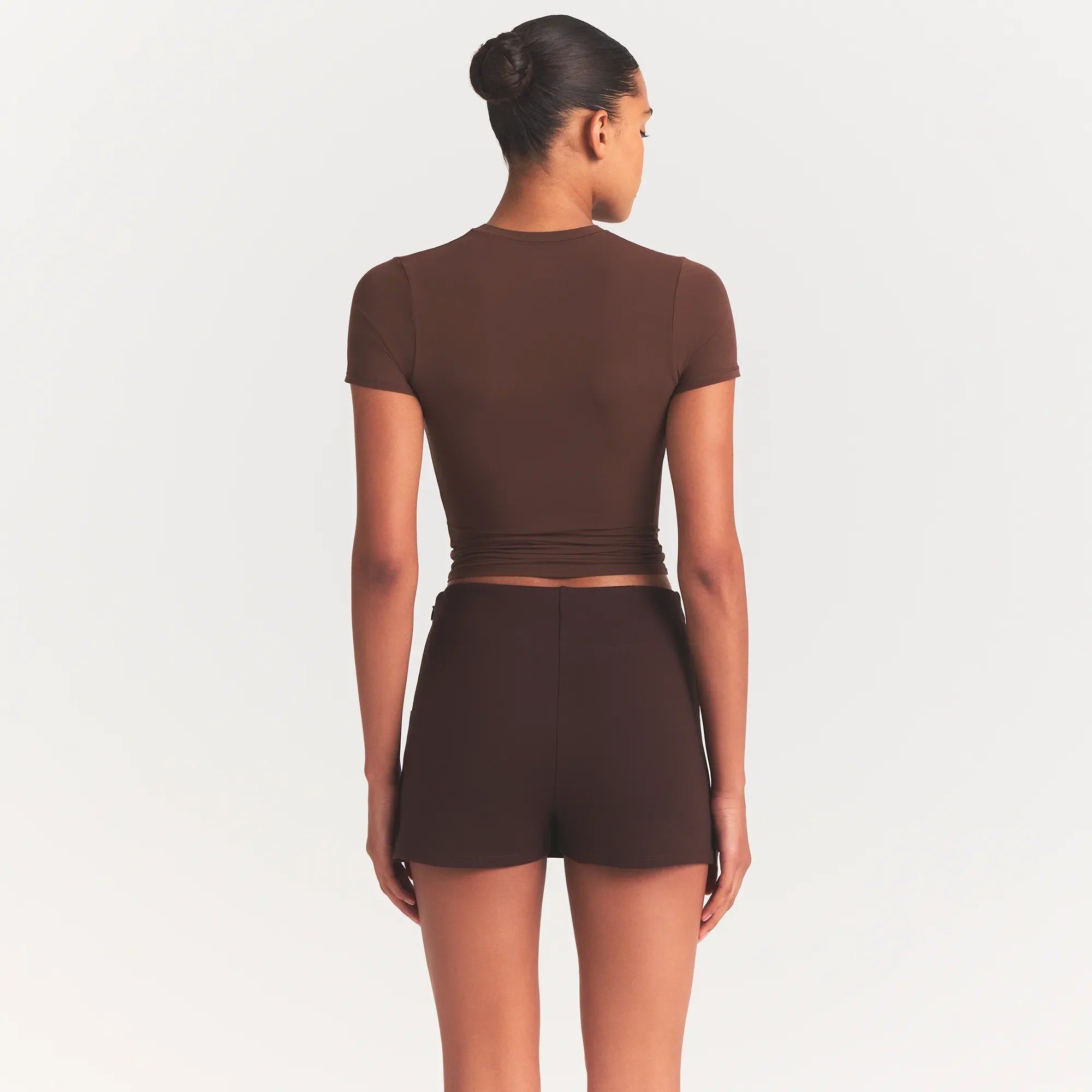 THE ESSENTIAL COLLECTION MINI SKORT | ESPRESSO