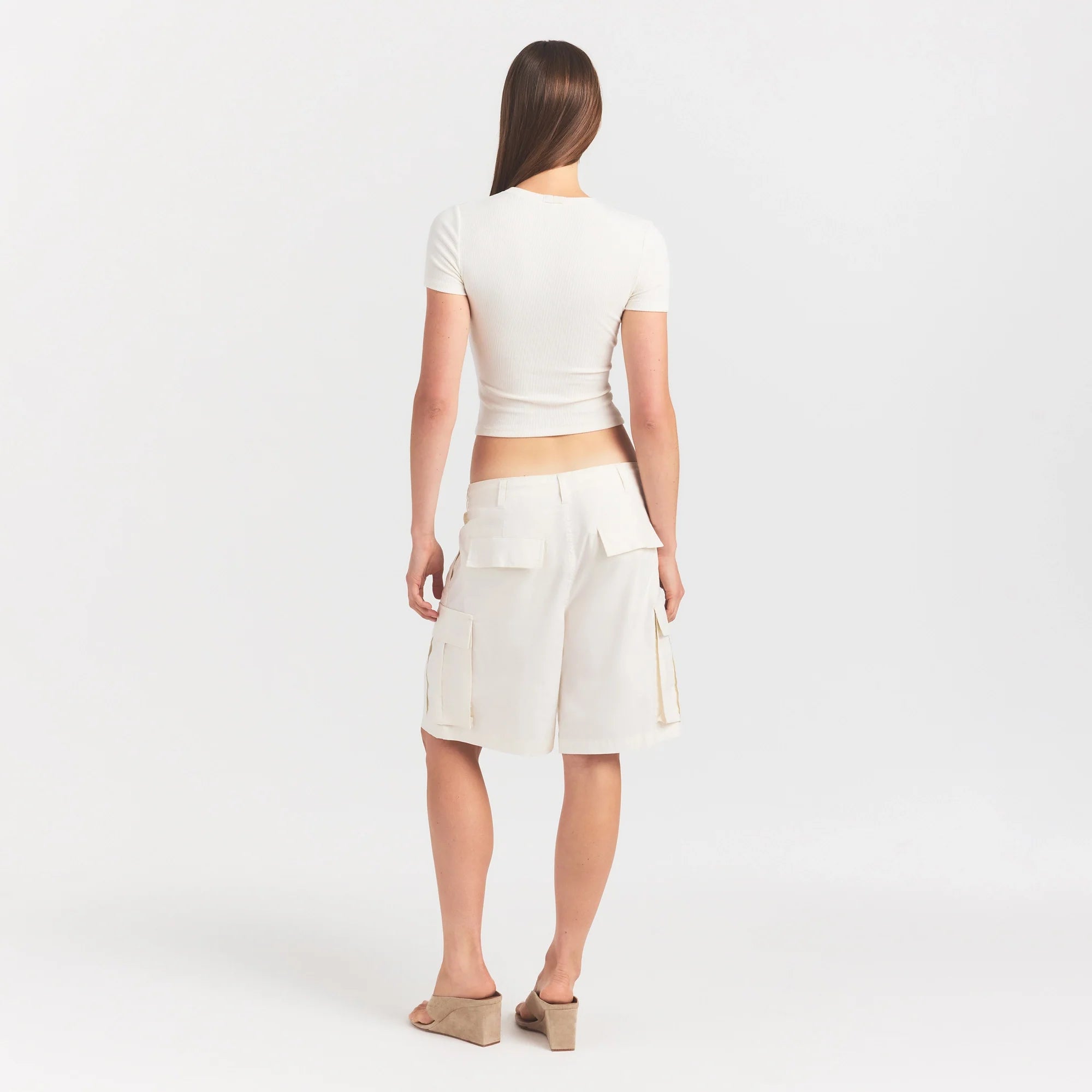 WOVEN COTTON OVERSIZED CARGO SHORT | EGRET