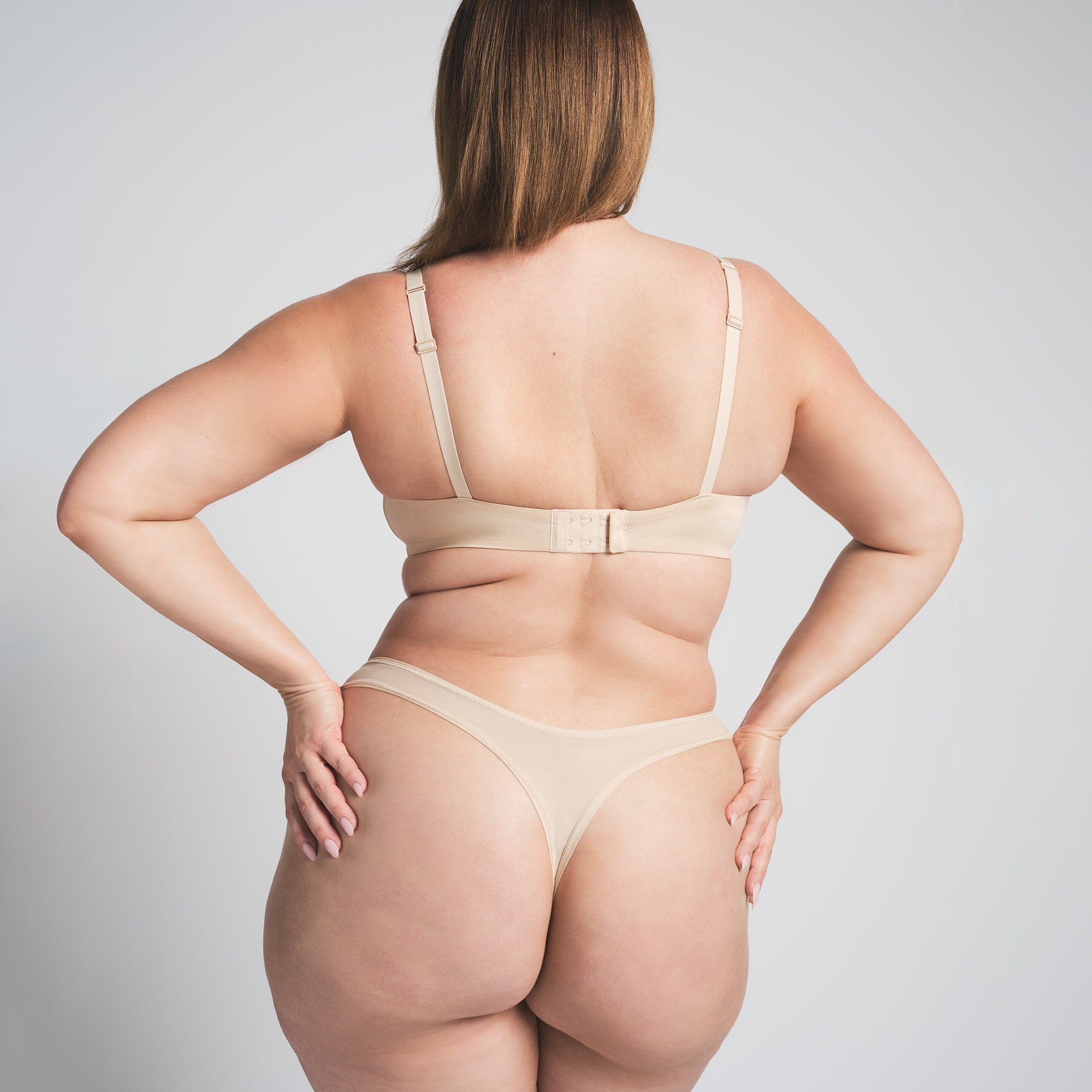 WIRELESS FORM T-SHIRT DEMI BRA | SAND