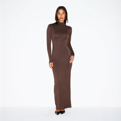 SMOOTH LAYERS TURTLENECK LONG DRESS | ESPRESSO