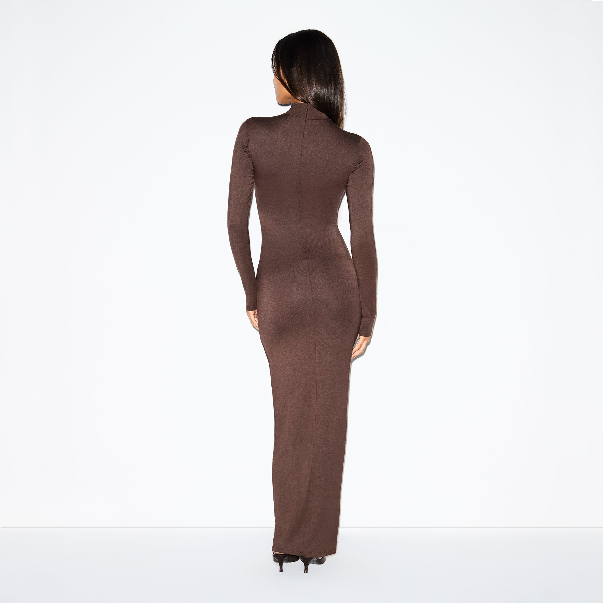 SMOOTH LAYERS TURTLENECK LONG DRESS | ESPRESSO