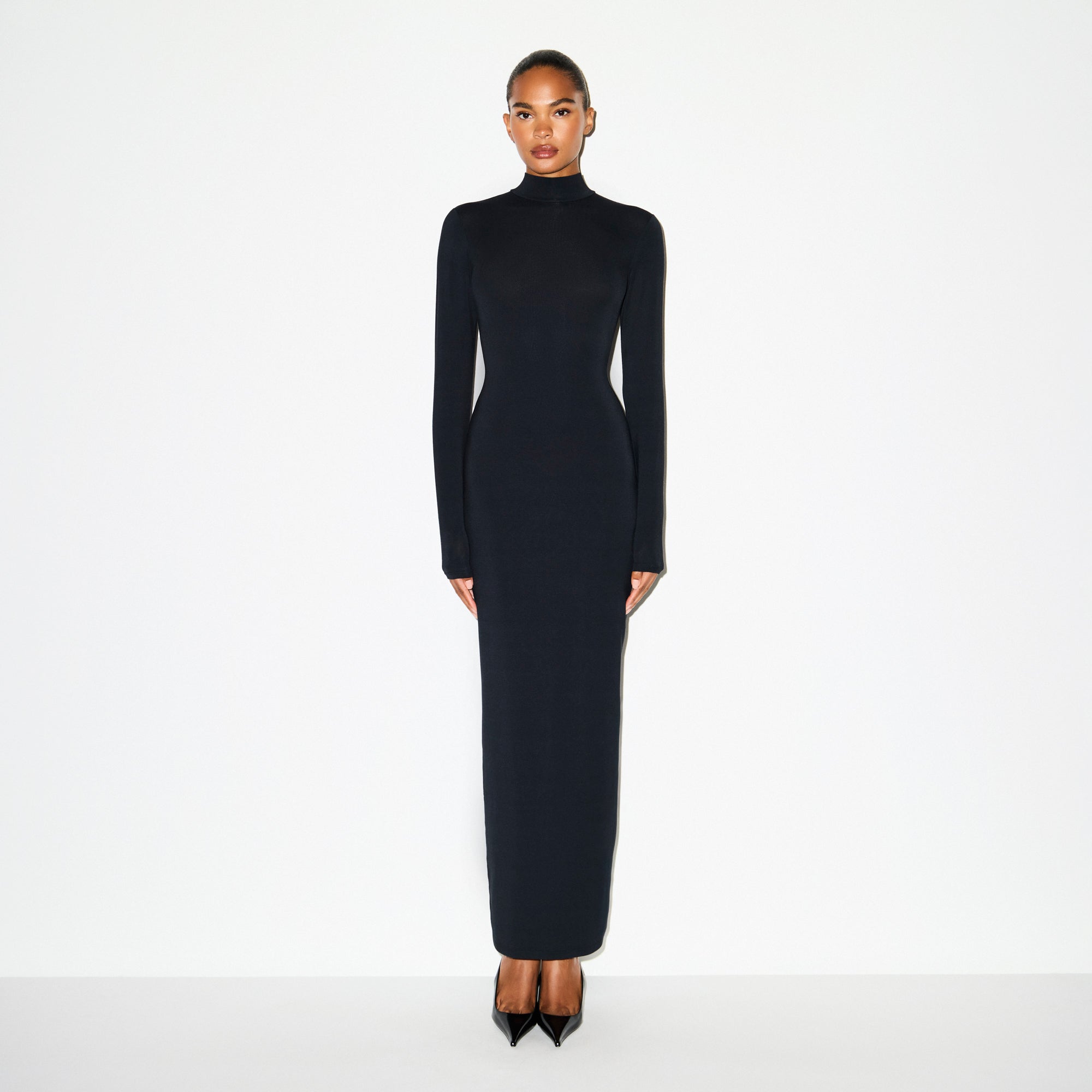 SMOOTH LAYERS TURTLENECK LONG DRESS | OBSIDIAN