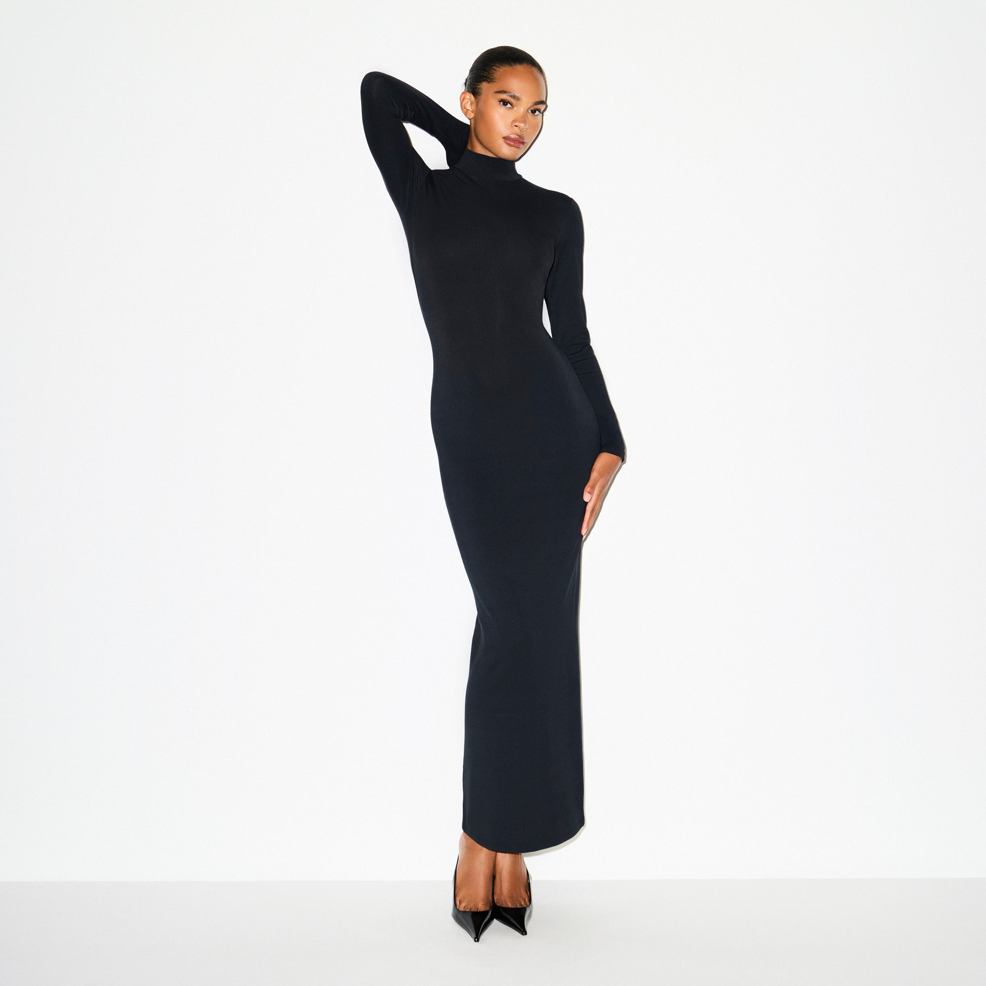 SMOOTH LAYERS TURTLENECK LONG DRESS | OBSIDIAN