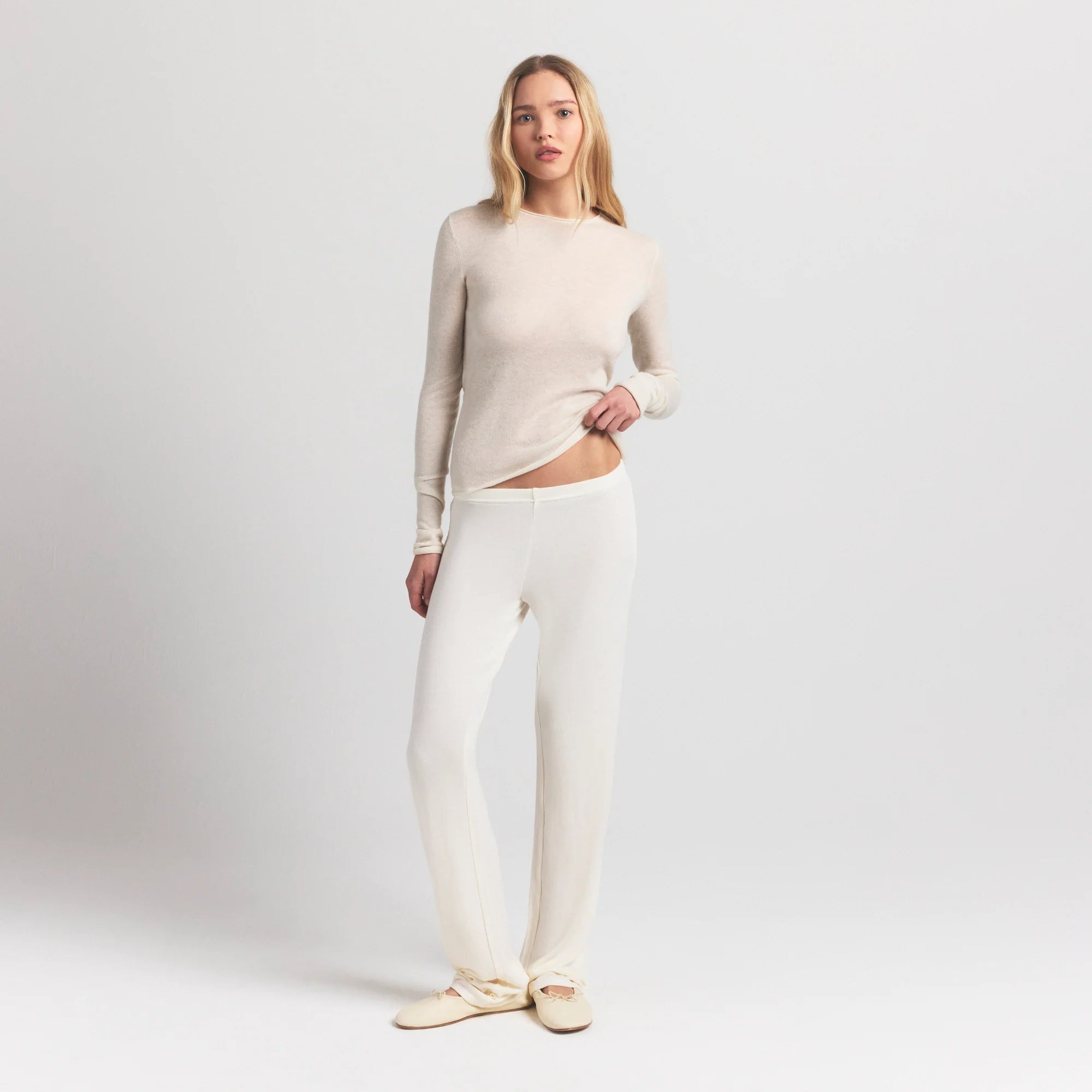 FEATHERWEIGHT CASHMERE LONG SLEEVE TOP | EGRET