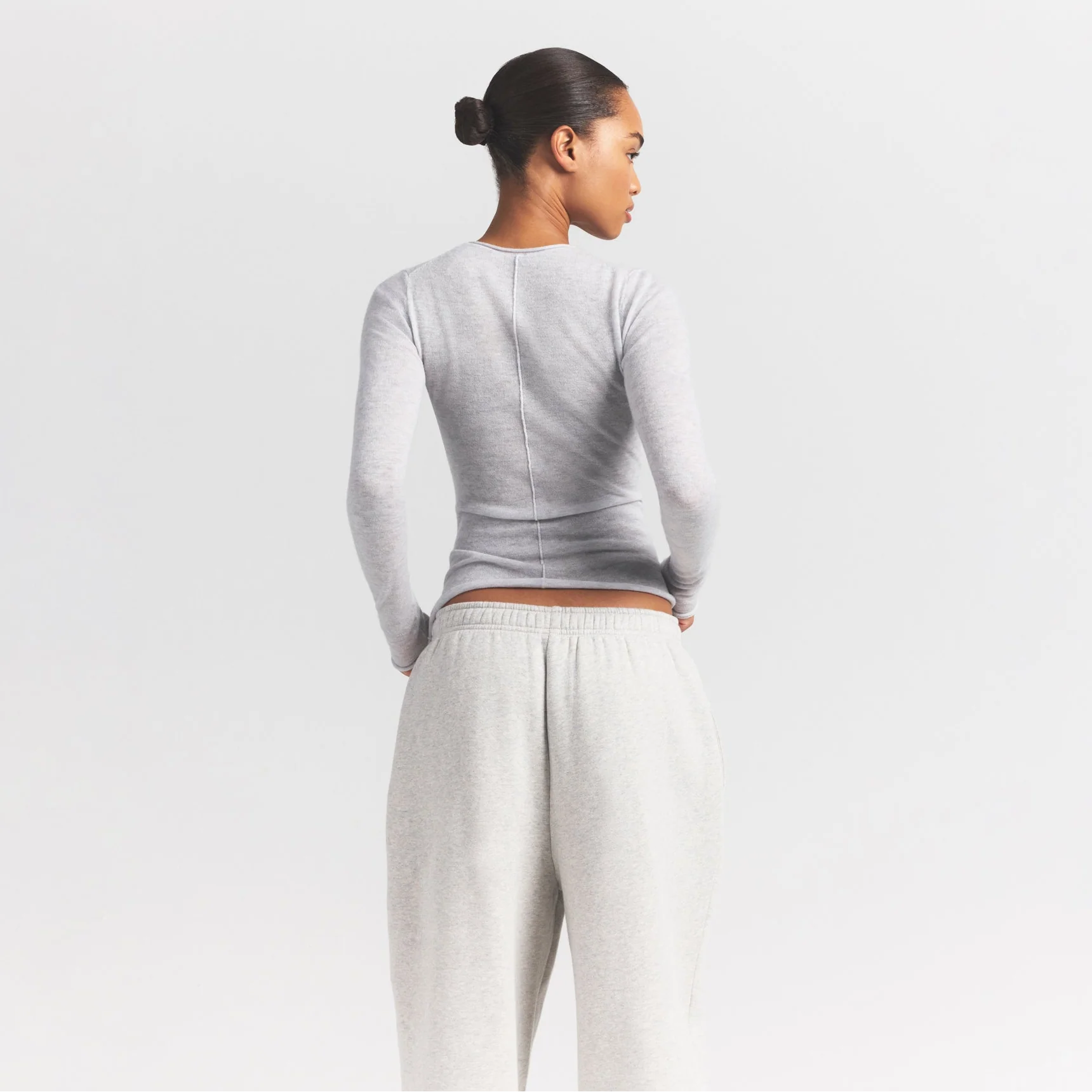 FEATHERWEIGHT CASHMERE LONG SLEEVE TOP | LIGHT HEATHER GREY