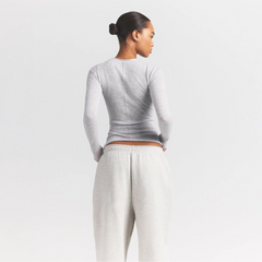 FEATHERWEIGHT CASHMERE LONG SLEEVE TOP | LIGHT HEATHER GREY