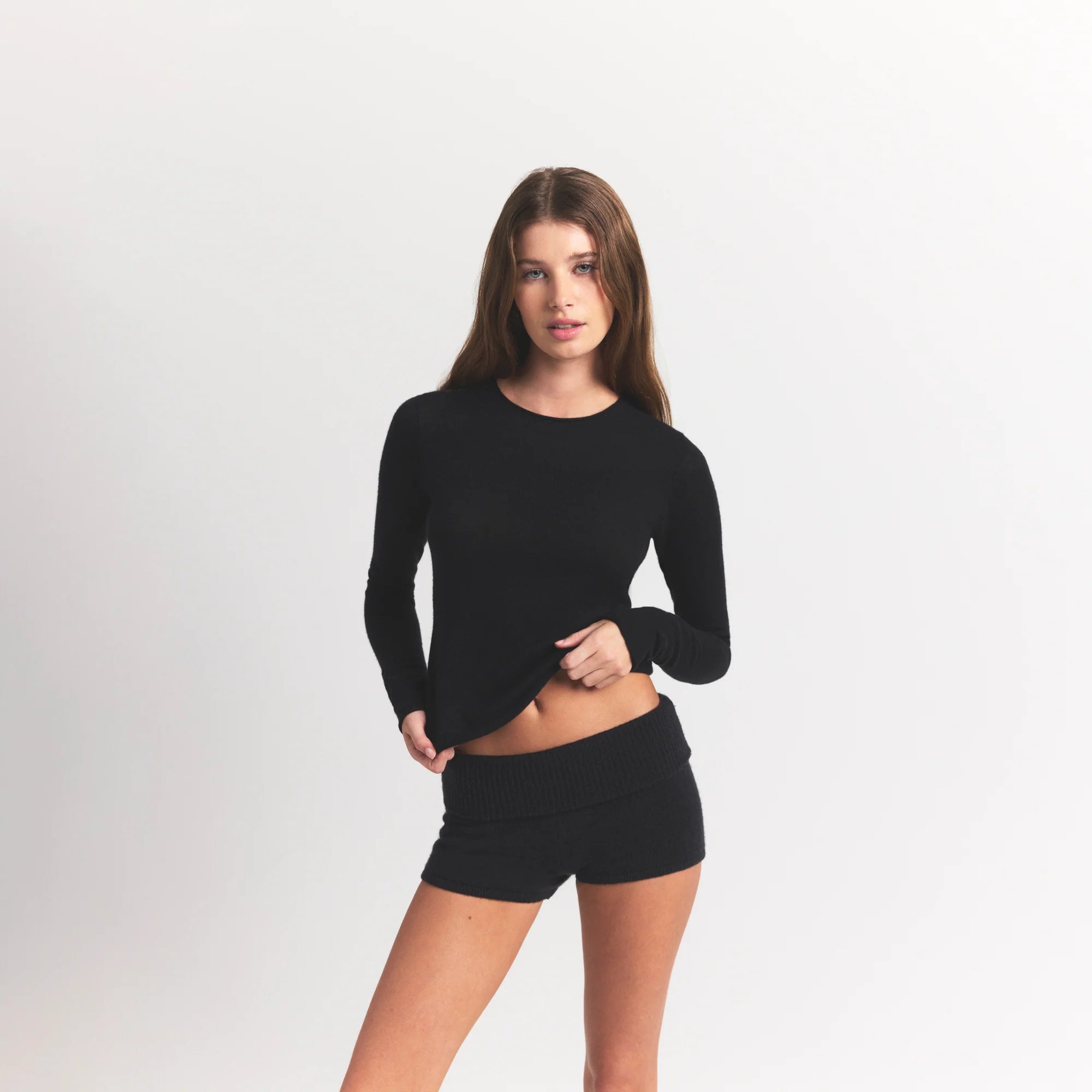 FEATHERWEIGHT CASHMERE LONG SLEEVE TOP | ONYX