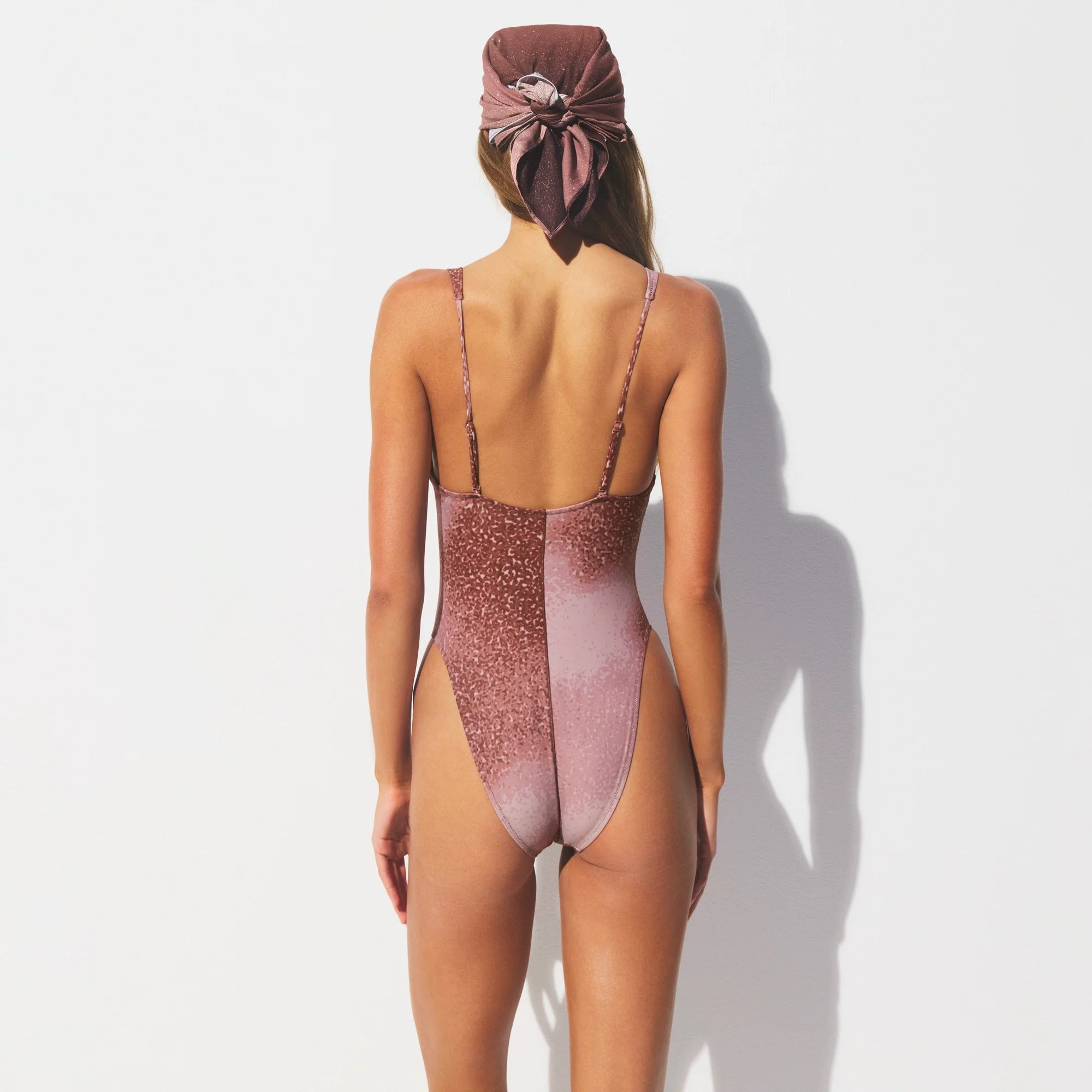 SIGNATURE SWIM PLUNGE ONE PIECE | HENNA FK OMBRE PRINT
