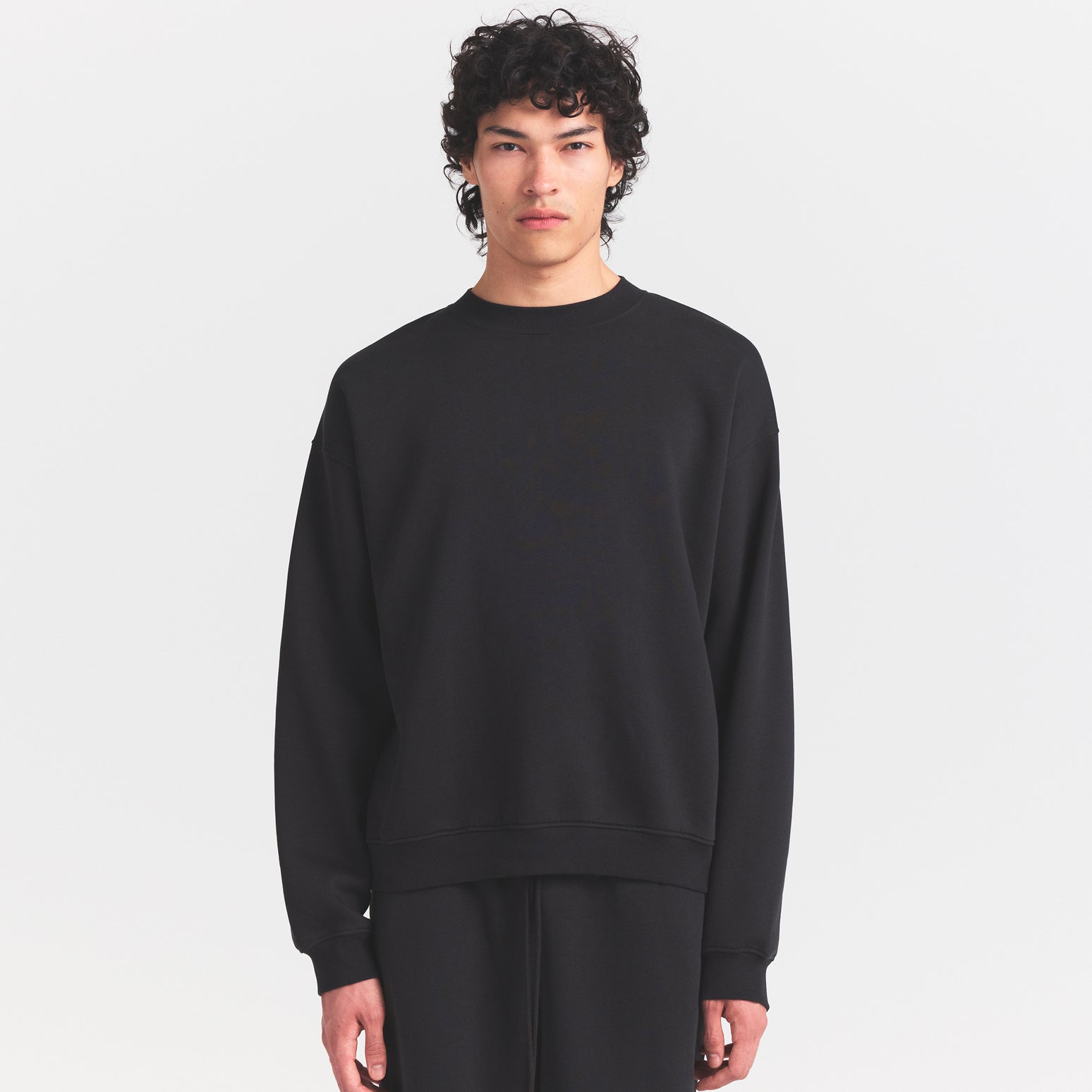 FLEECE LOUNGE MENS RELAXED HIGH CREWNECK | WASHED ONYX