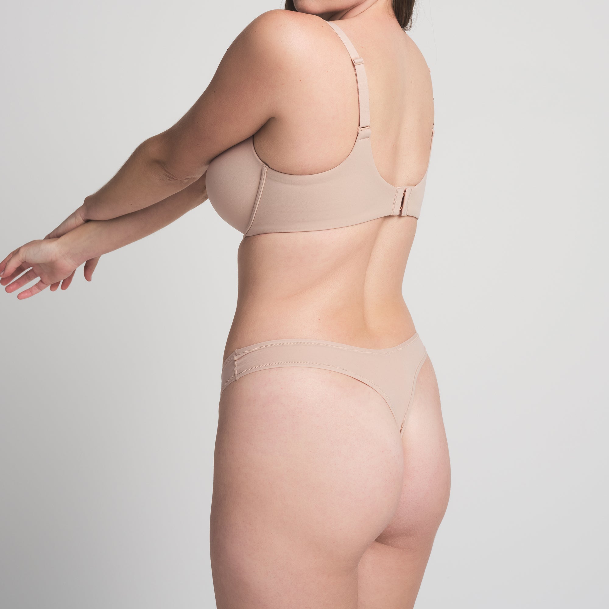 FITS EVERYBODY DIPPED FRONT THONG | MICA