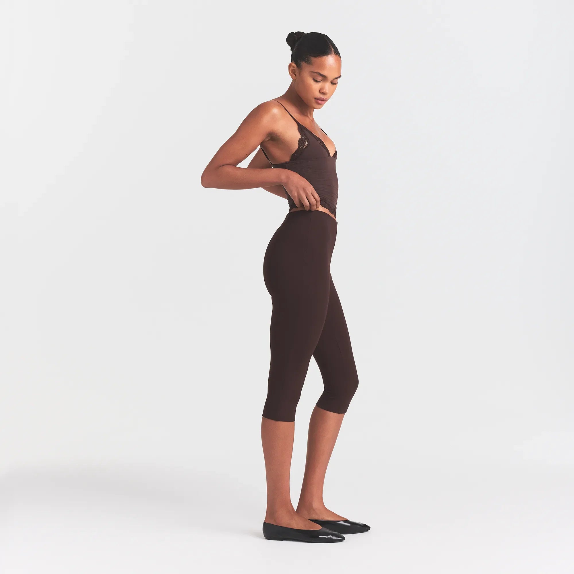 THE ESSENTIAL COLLECTION HIGH-WAISTED CAPRI | ESPRESSO