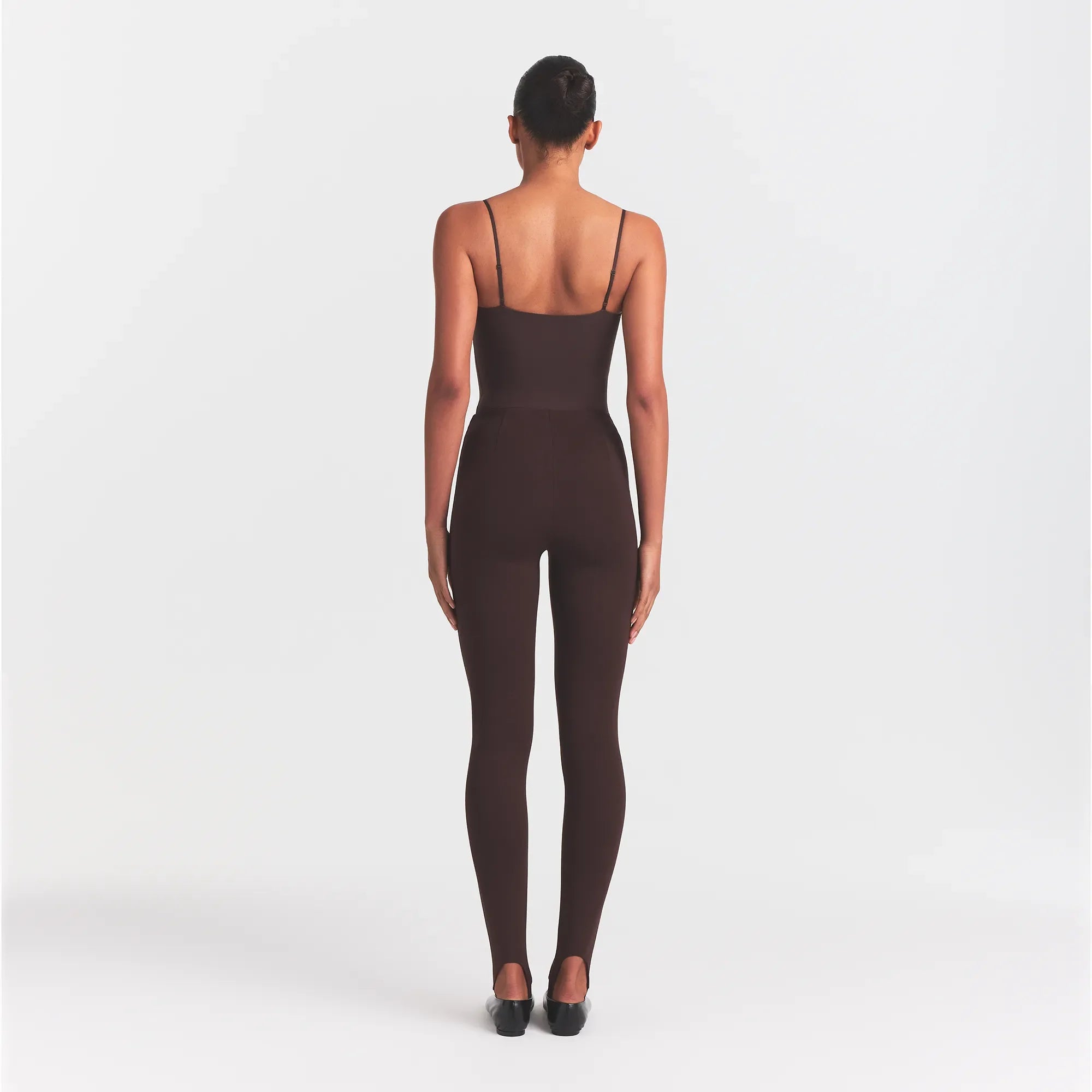 THE ESSENTIAL COLLECTION HIGH-WAISTED STIRRUP LEGGING | ESPRESSO