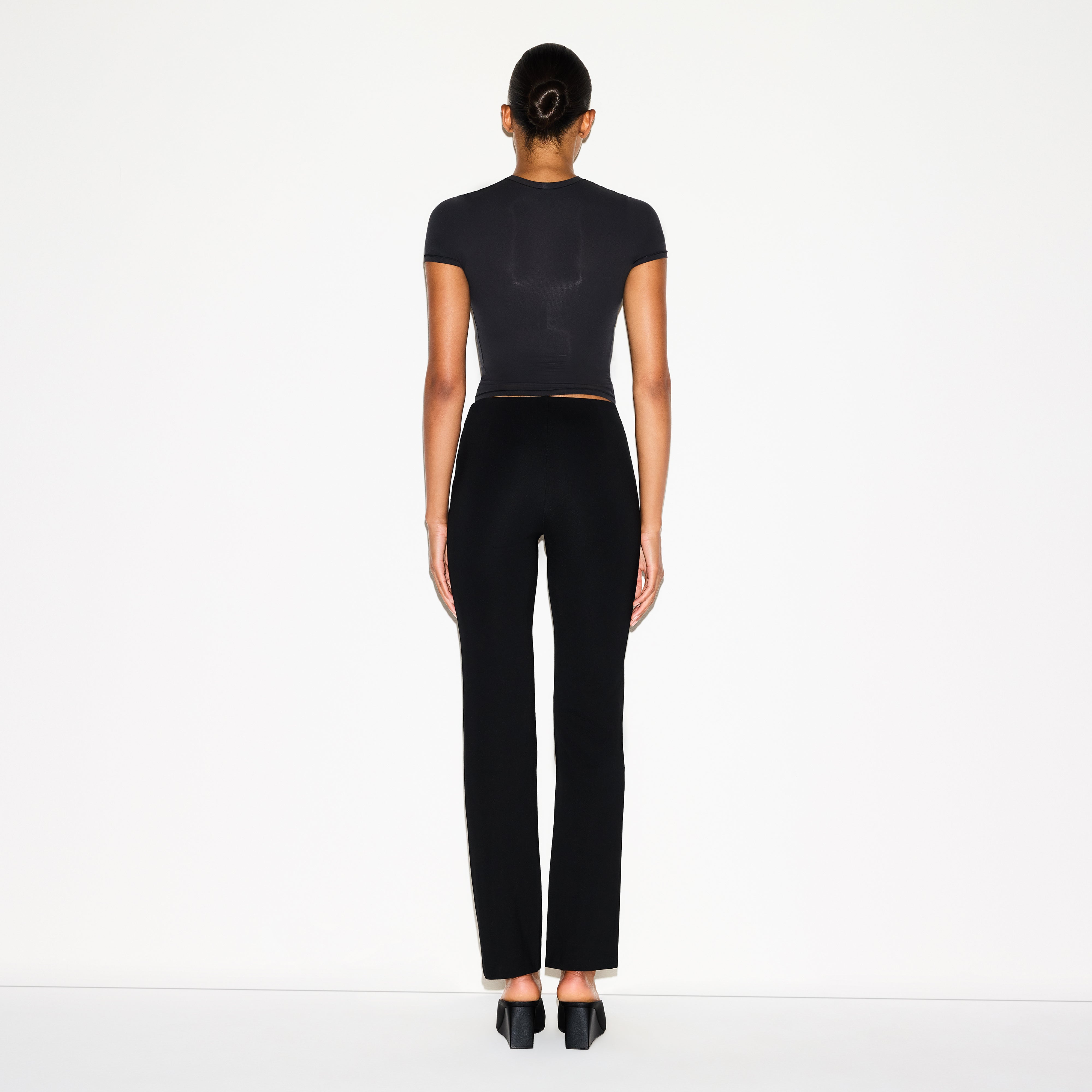 THE ESSENTIAL COLLECTION HIGH-WAISTED PINTUCK STRAIGHT LEG PANT | OBSIDIAN