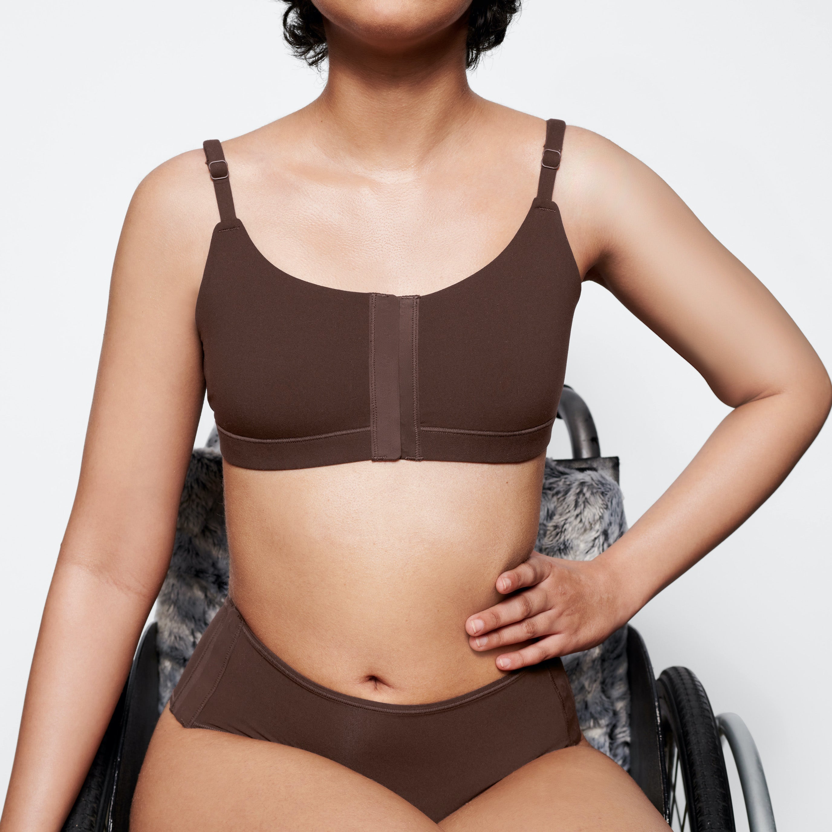 FITS EVERYBODY ADAPTIVE SCOOP BRALETTE | COCOA