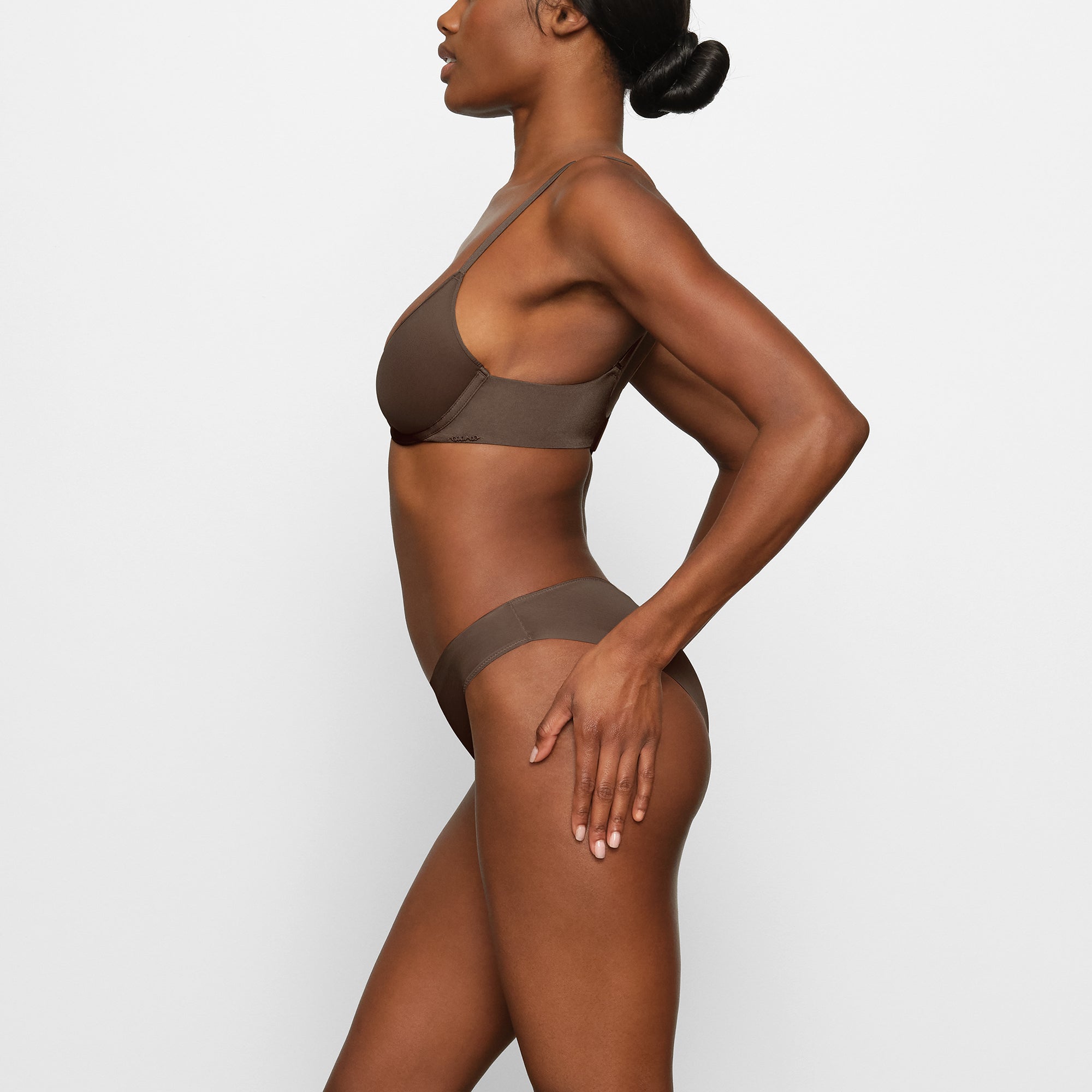 WEIGHTLESS SCOOP BRA | ESPRESSO