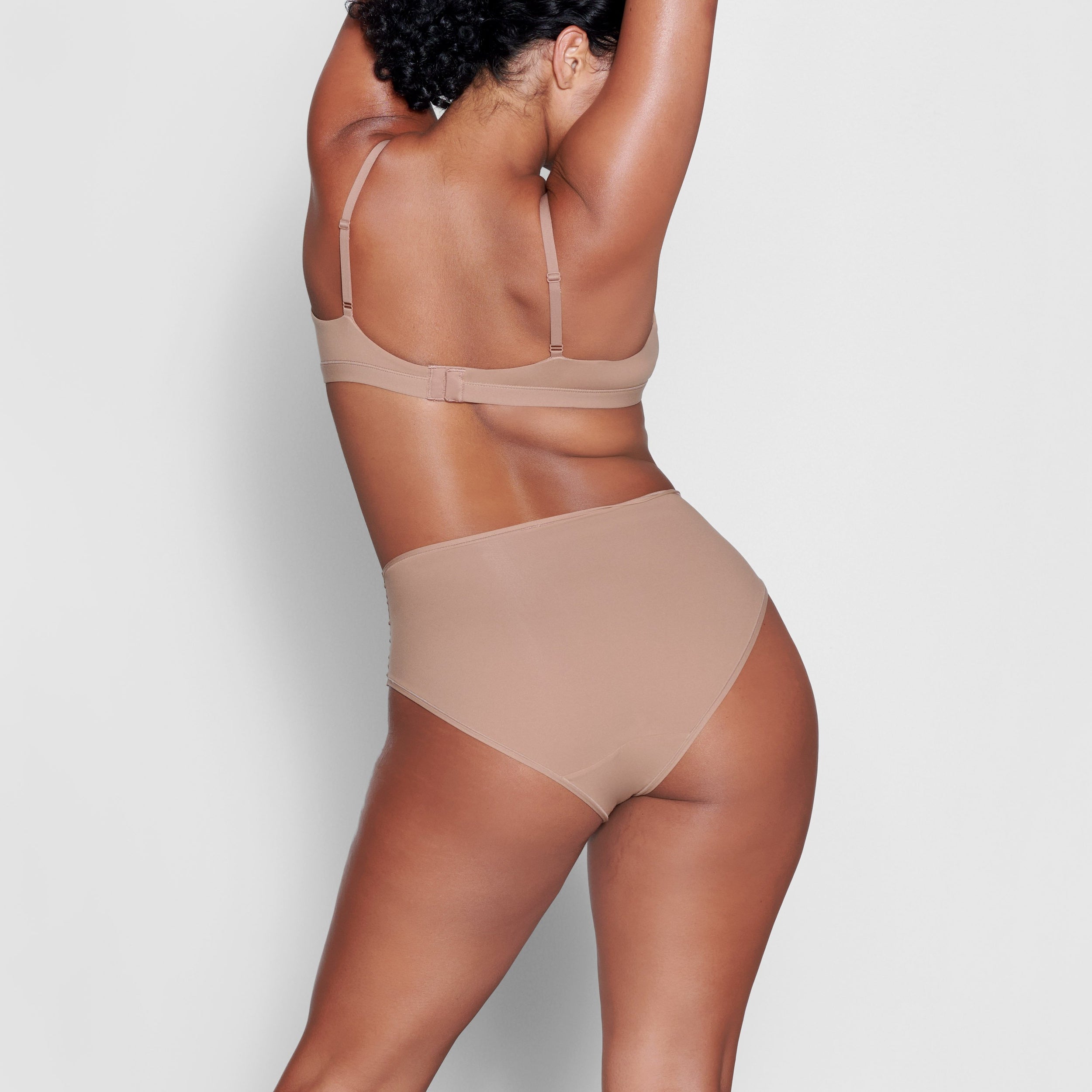 FITS EVERYBODY CROSSOVER BRALETTE | SIENNA