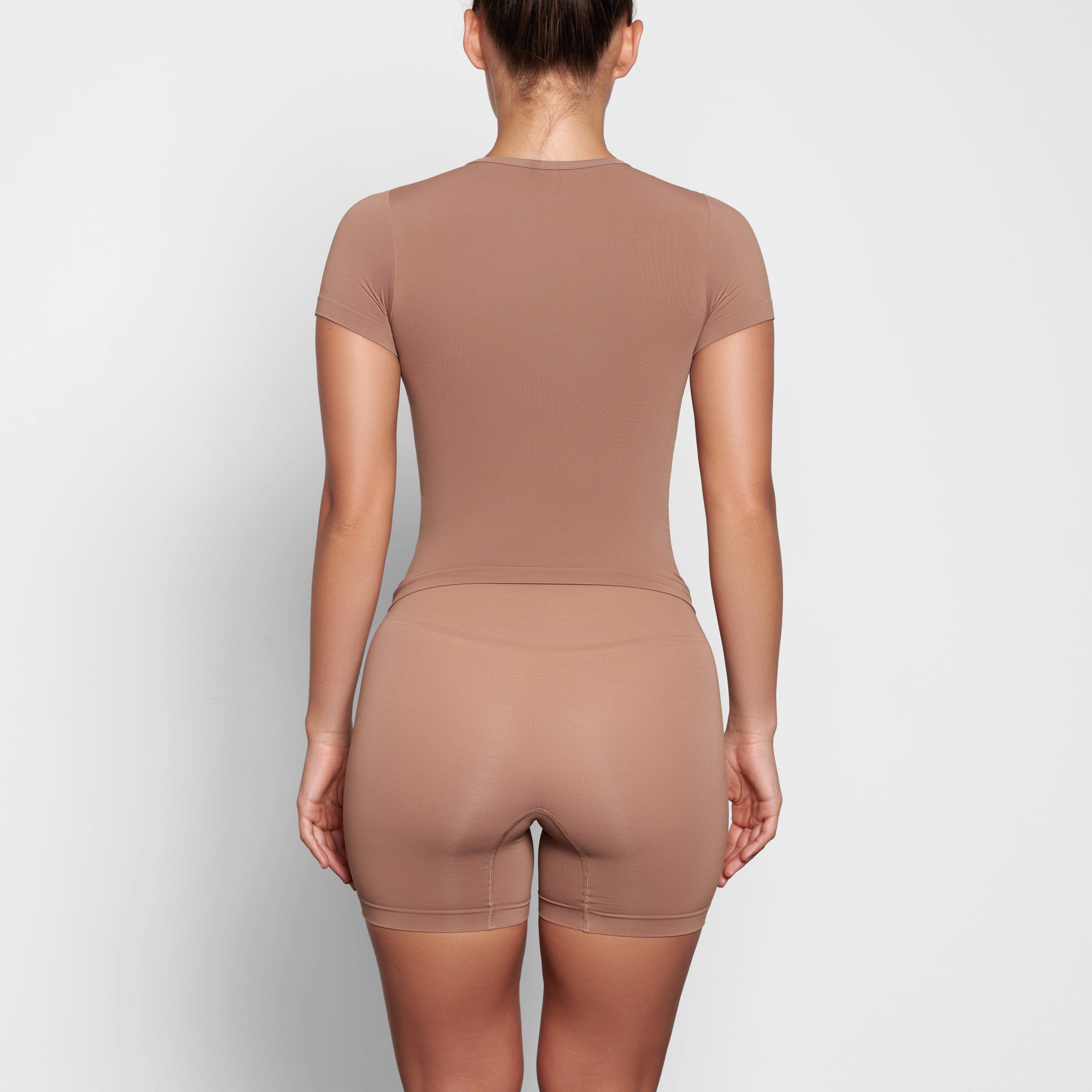 SOFT SMOOTHING SEAMLESS T-SHIRT | SIENNA