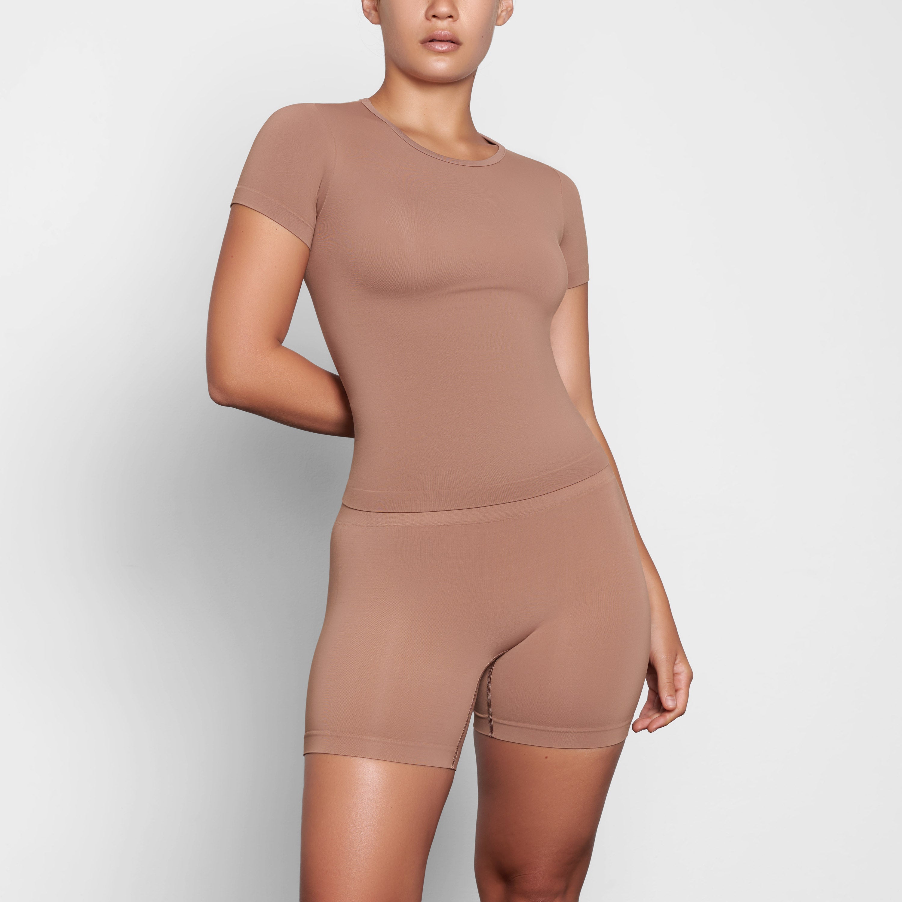 SOFT SMOOTHING SEAMLESS T-SHIRT | SIENNA