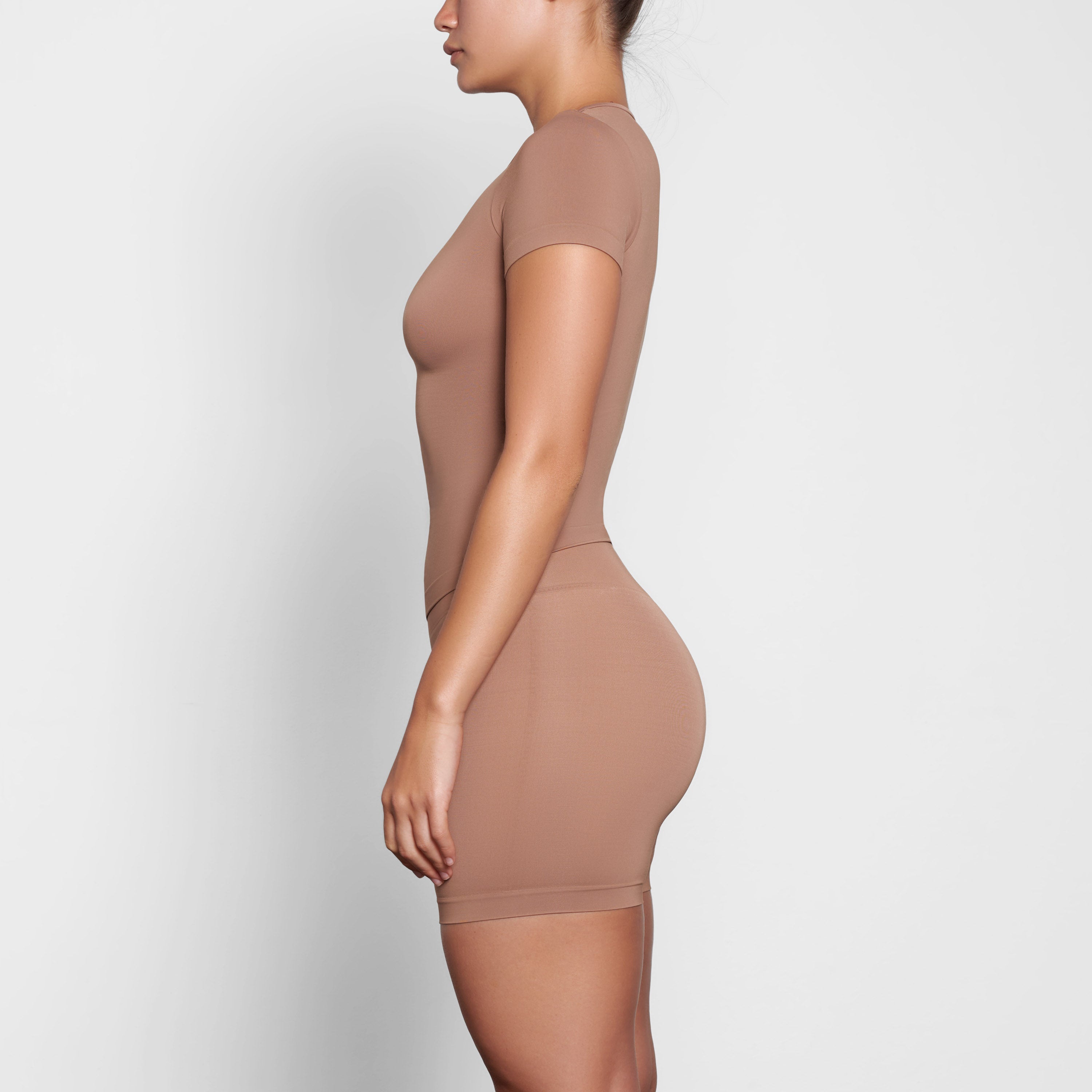 SOFT SMOOTHING SEAMLESS T-SHIRT | SIENNA