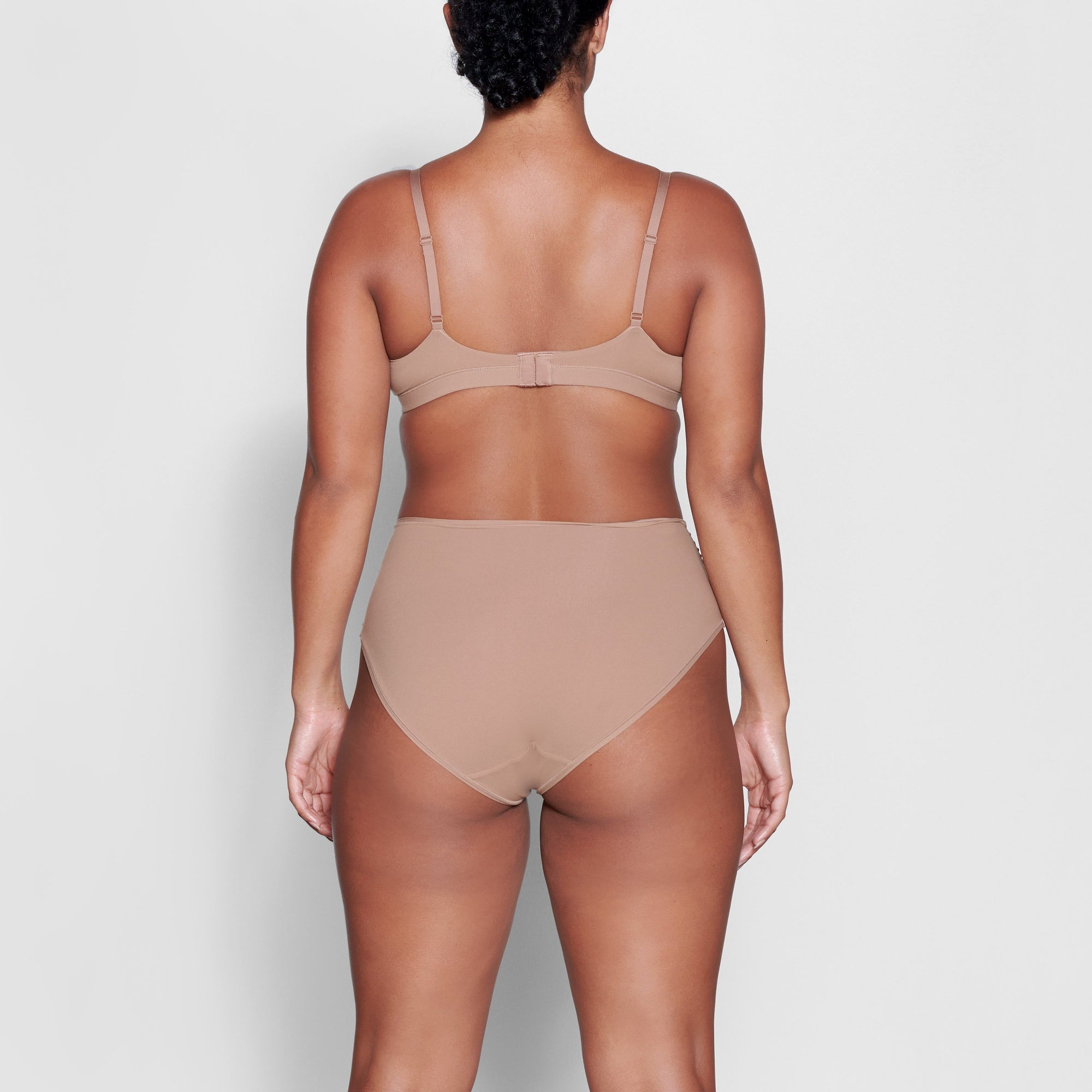 FITS EVERYBODY FULL BRIEF | SIENNA